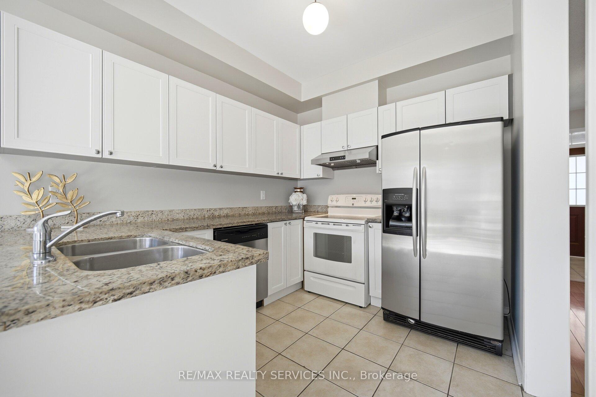 Photo 5 of 82 Rubysilver Drive, Brampton, Vales of Castlemore — HOMEH