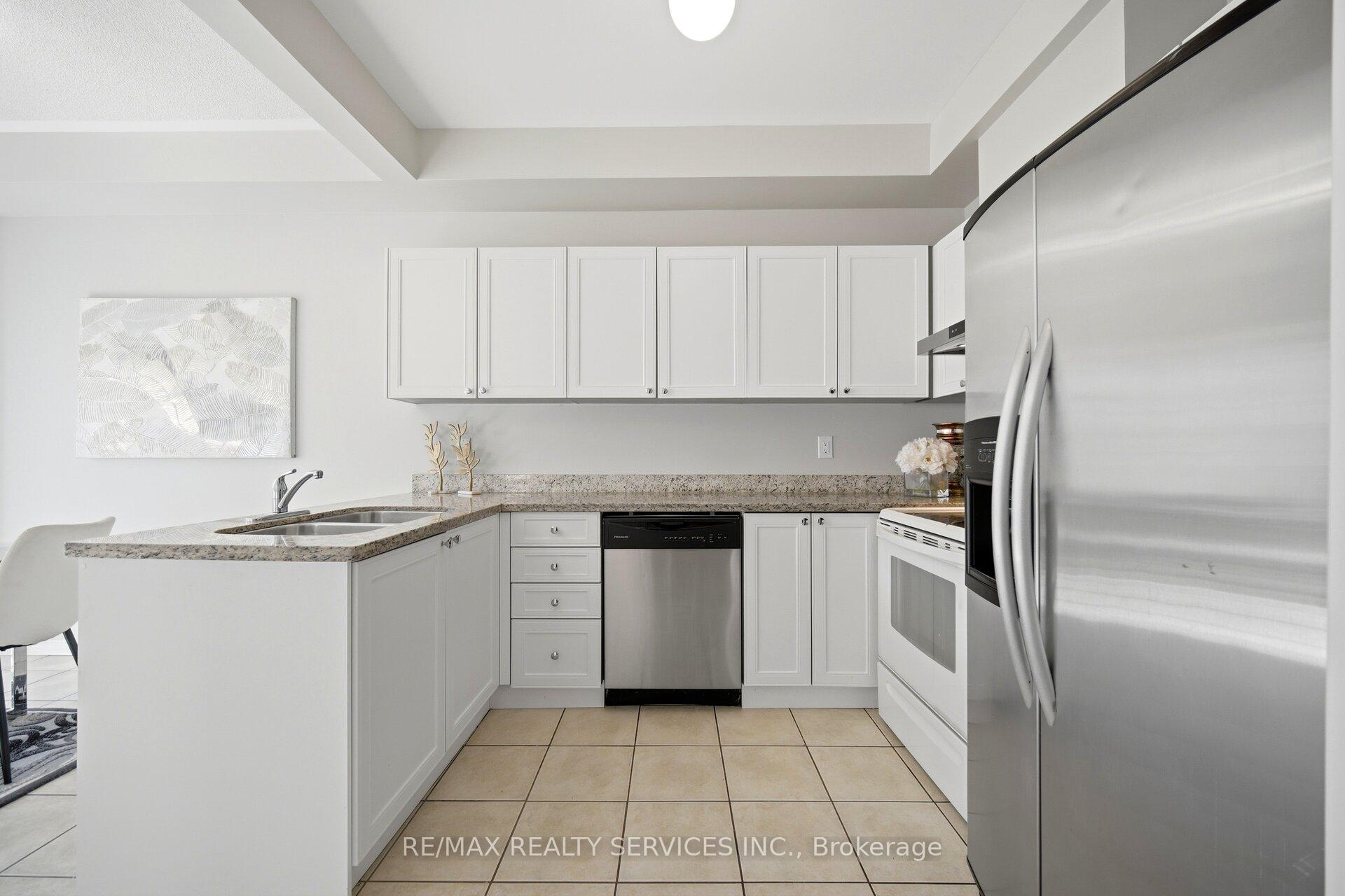 Photo 6 of 82 Rubysilver Drive, Brampton, Vales of Castlemore — HOMEH