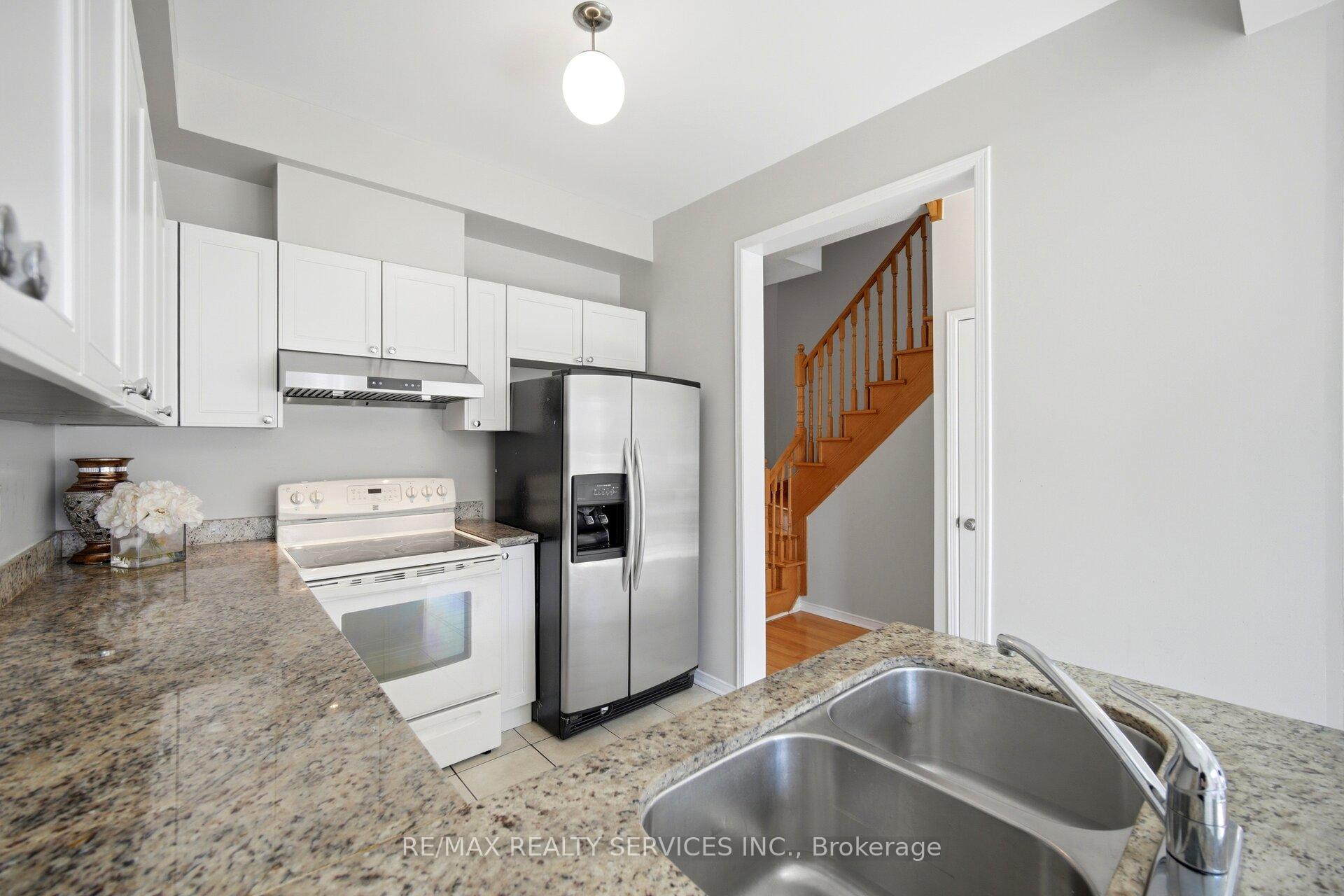 Photo 7 of 82 Rubysilver Drive, Brampton, Vales of Castlemore — HOMEH