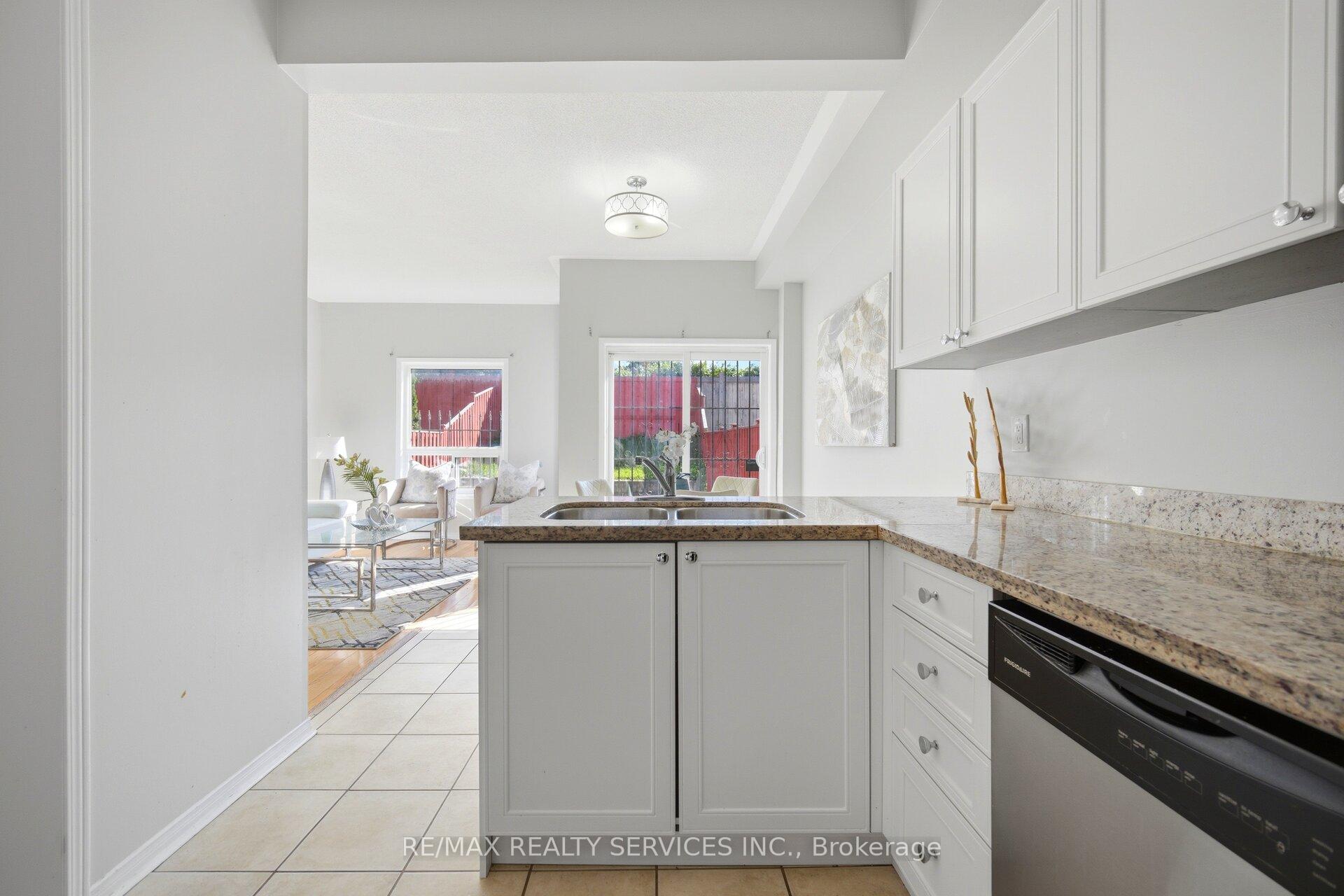 Photo 8 of 82 Rubysilver Drive, Brampton, Vales of Castlemore — HOMEH