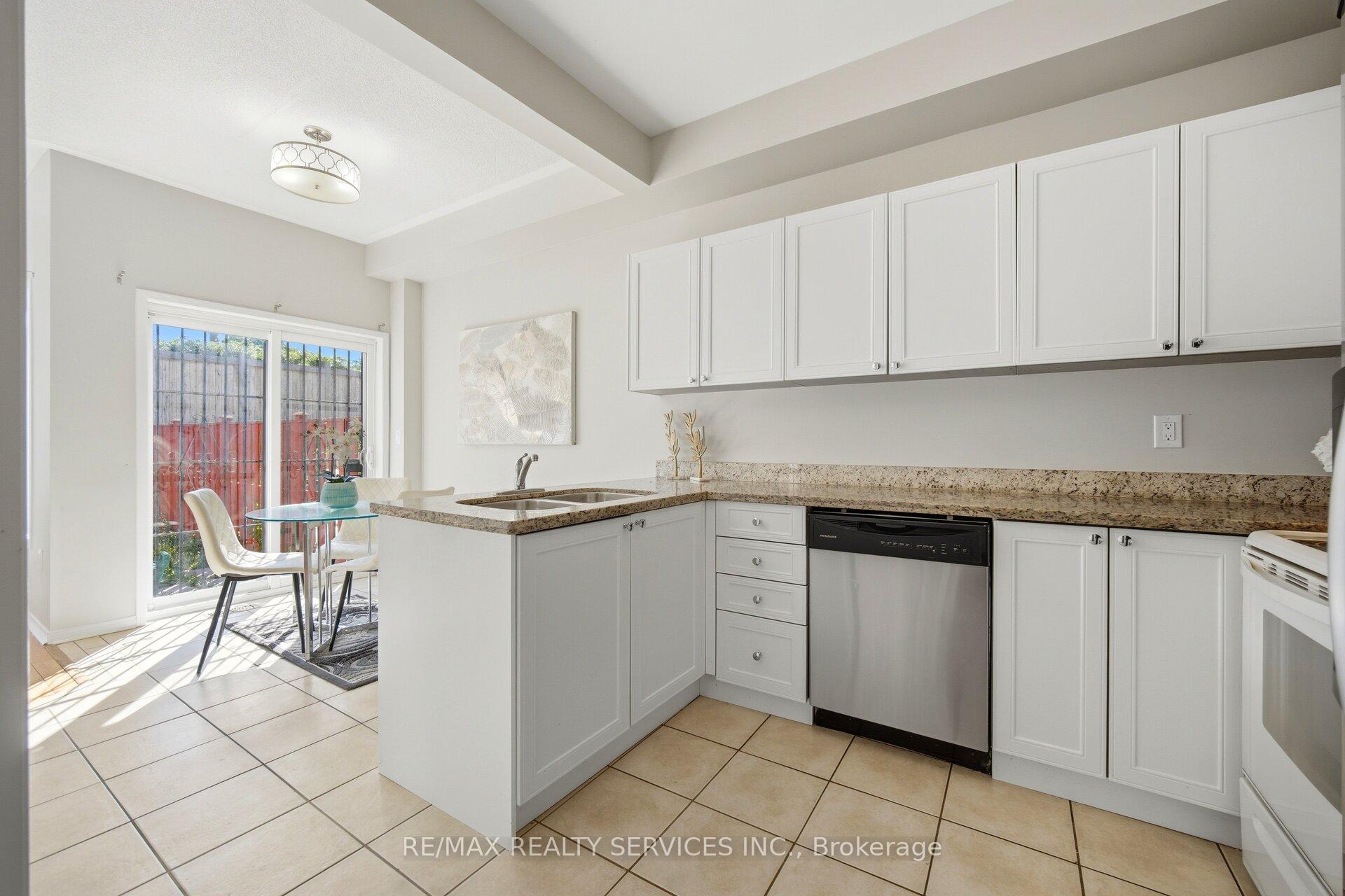 Photo 9 of 82 Rubysilver Drive, Brampton, Vales of Castlemore — HOMEH