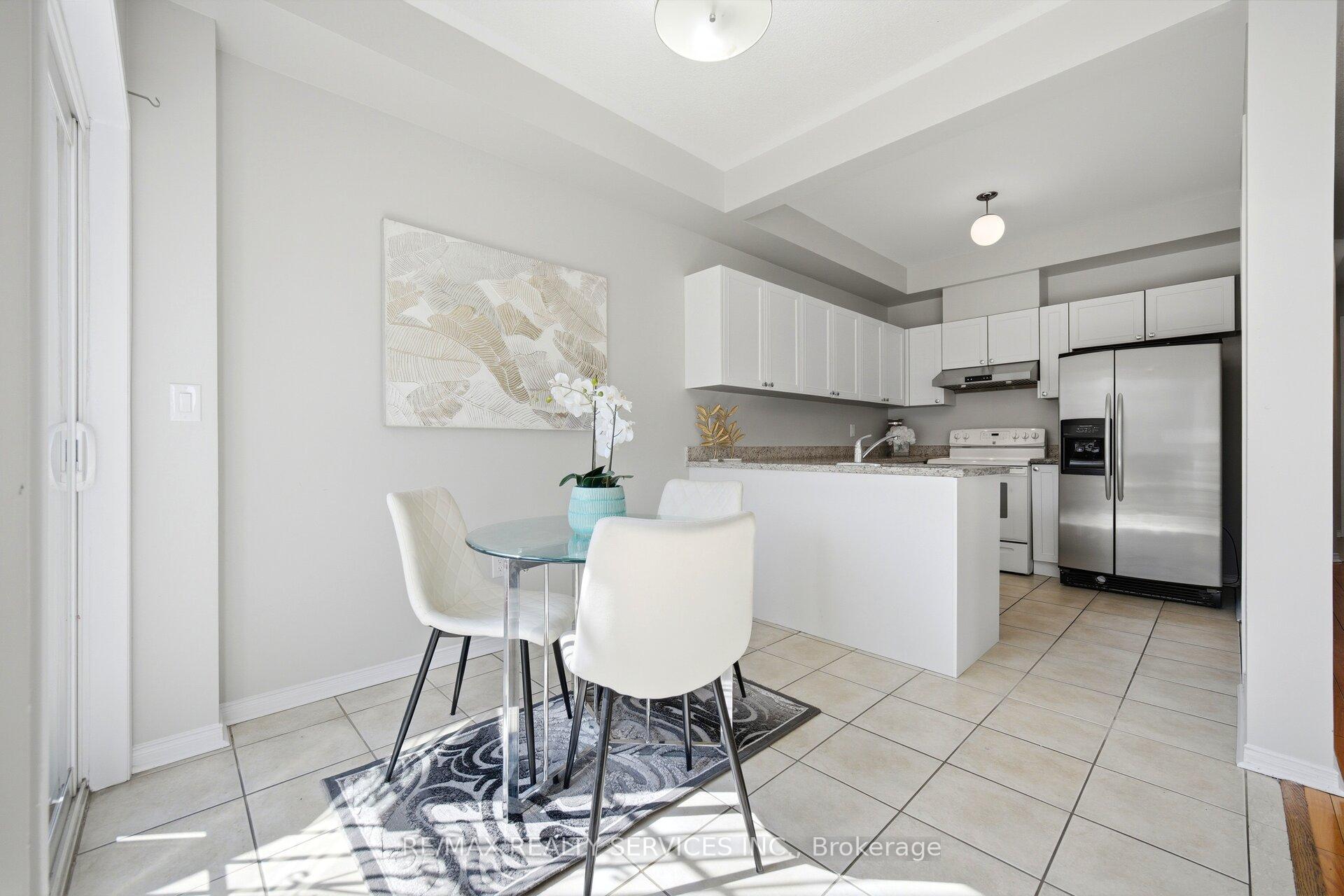 Photo 10 of 82 Rubysilver Drive, Brampton, Vales of Castlemore — HOMEH