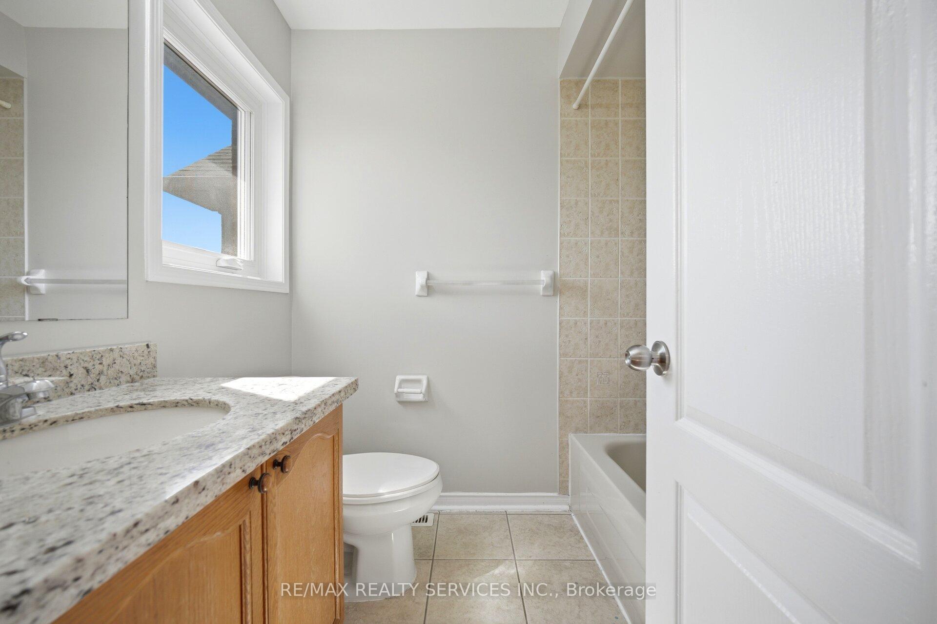 Photo 26 of 82 Rubysilver Drive, Brampton, Vales of Castlemore — HOMEH