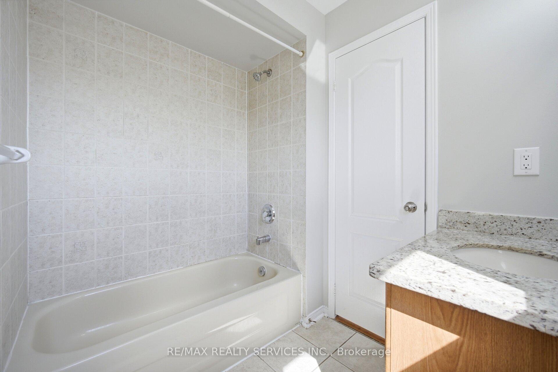 Photo 28 of 82 Rubysilver Drive, Brampton, Vales of Castlemore — HOMEH