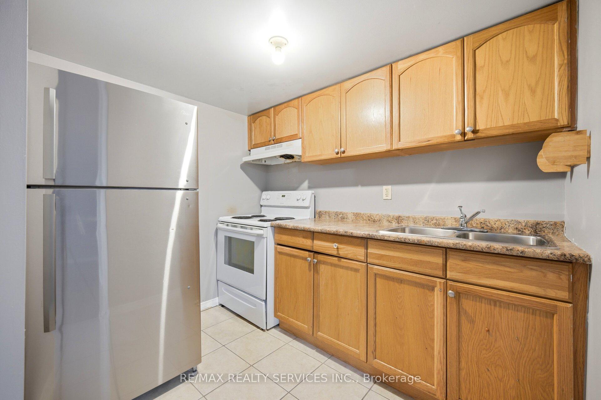 Photo 41 of 82 Rubysilver Drive, Brampton, Vales of Castlemore — HOMEH
