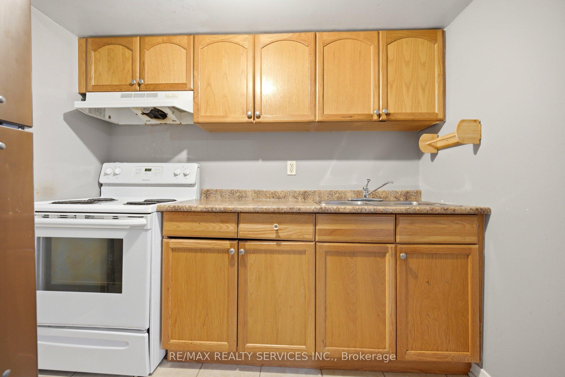 Photo 42 of 82 Rubysilver Drive, Brampton, Vales of Castlemore — HOMEH