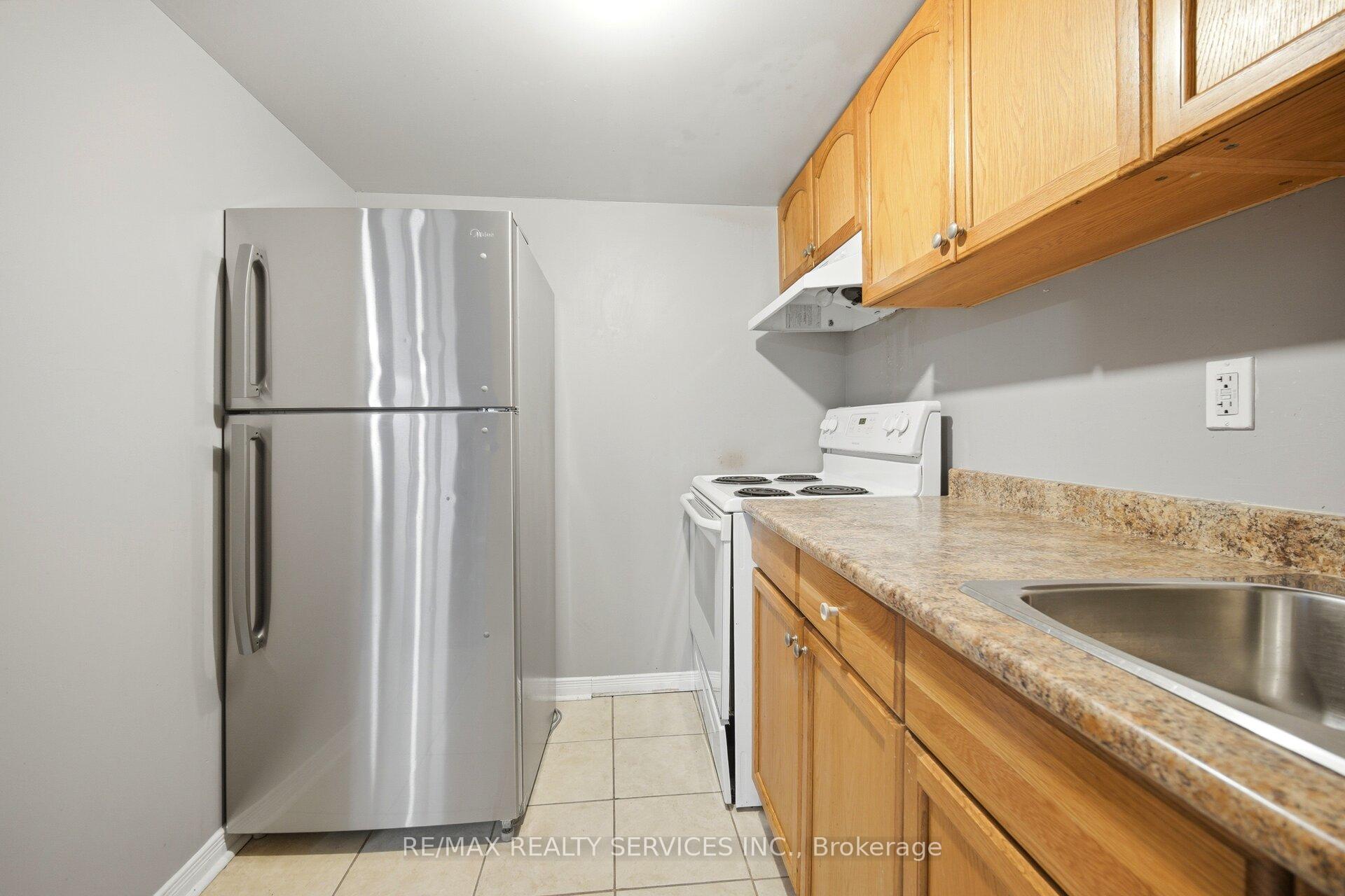Photo 43 of 82 Rubysilver Drive, Brampton, Vales of Castlemore — HOMEH