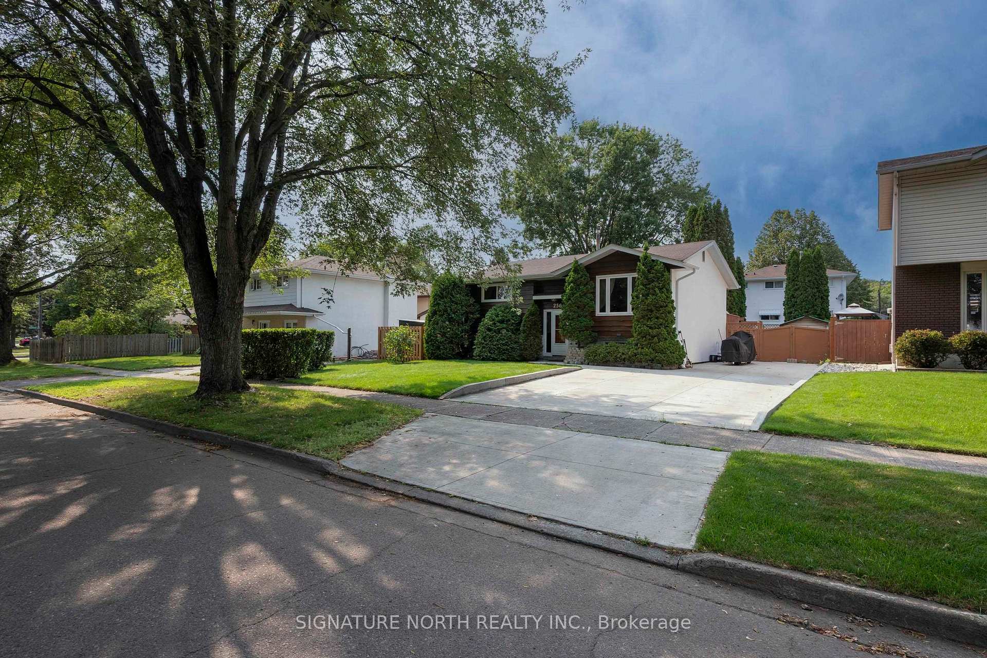 Photo 2 of 256 Fairbanks Crescent, Thunder Bay, River Terrace — HOMEH