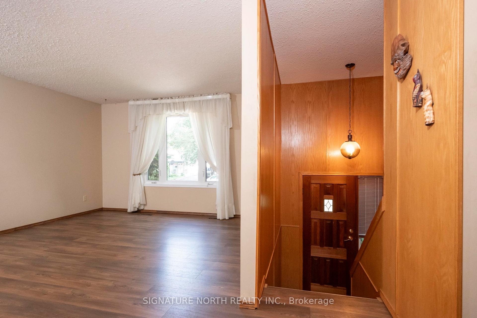 Photo 8 of 256 Fairbanks Crescent, Thunder Bay, River Terrace — HOMEH