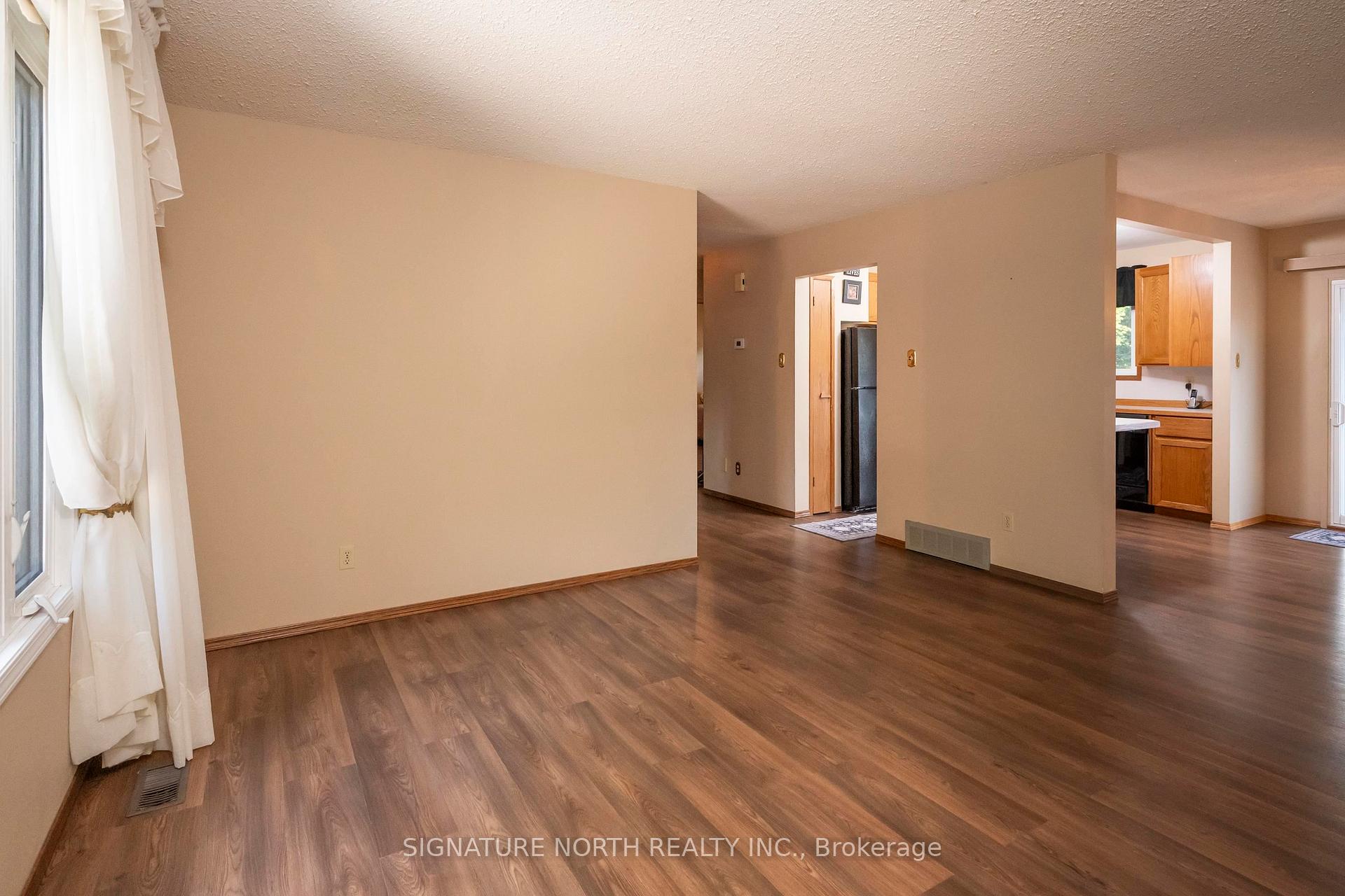 Photo 10 of 256 Fairbanks Crescent, Thunder Bay, River Terrace — HOMEH