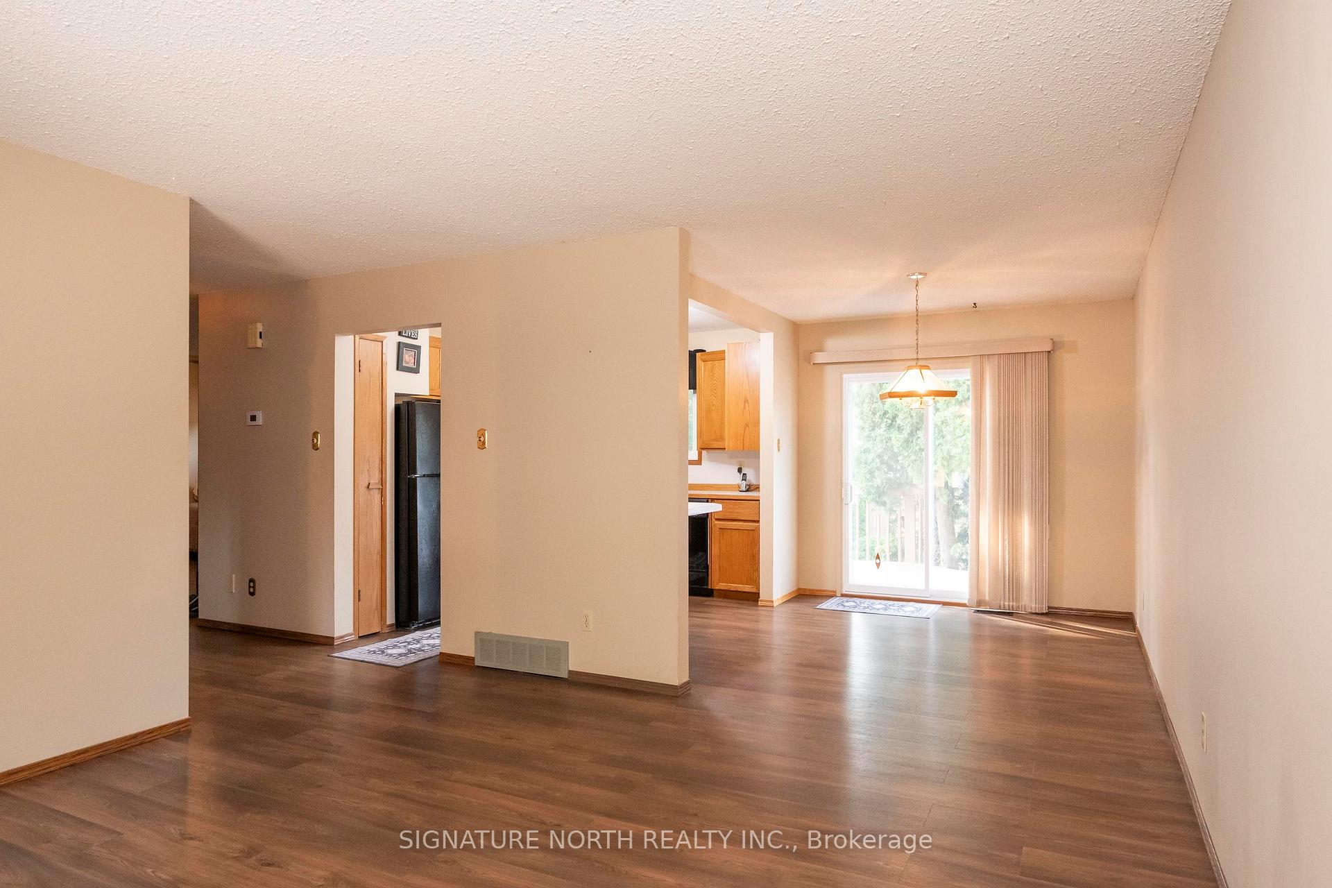 Photo 11 of 256 Fairbanks Crescent, Thunder Bay, River Terrace — HOMEH
