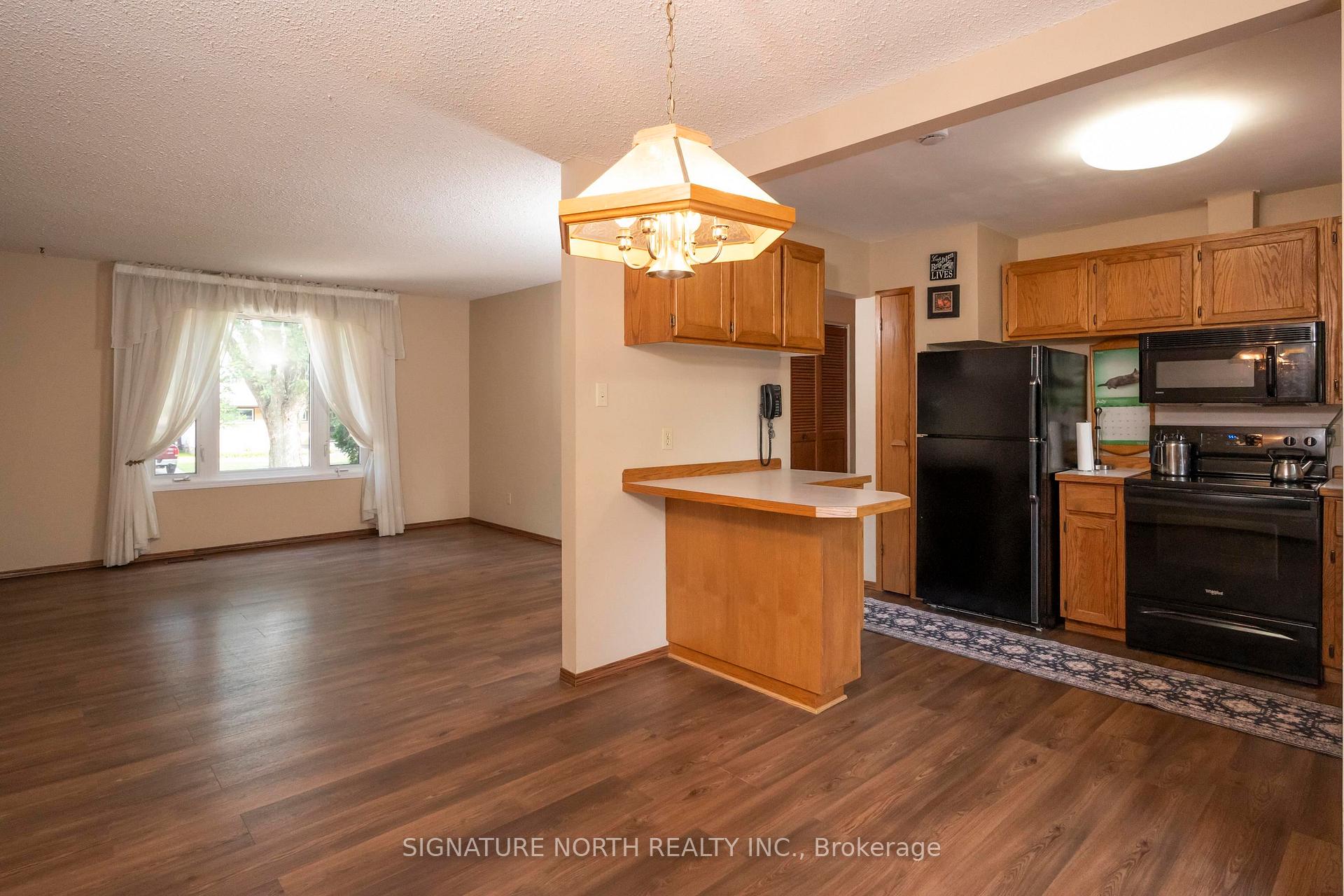 Photo 14 of 256 Fairbanks Crescent, Thunder Bay, River Terrace — HOMEH