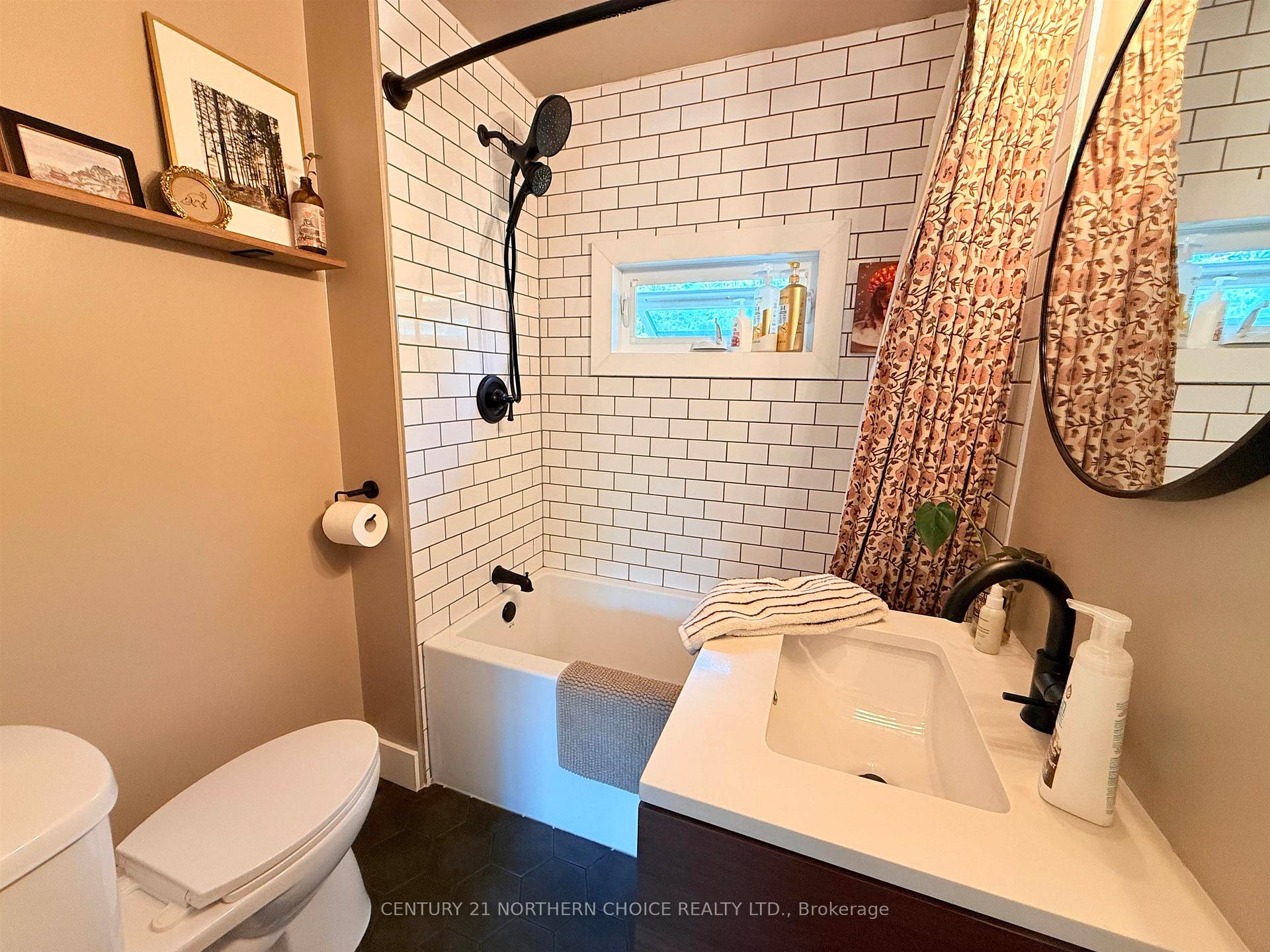 Photo 11 of 36 Robert Street, Sioux Lookout — HOMEH