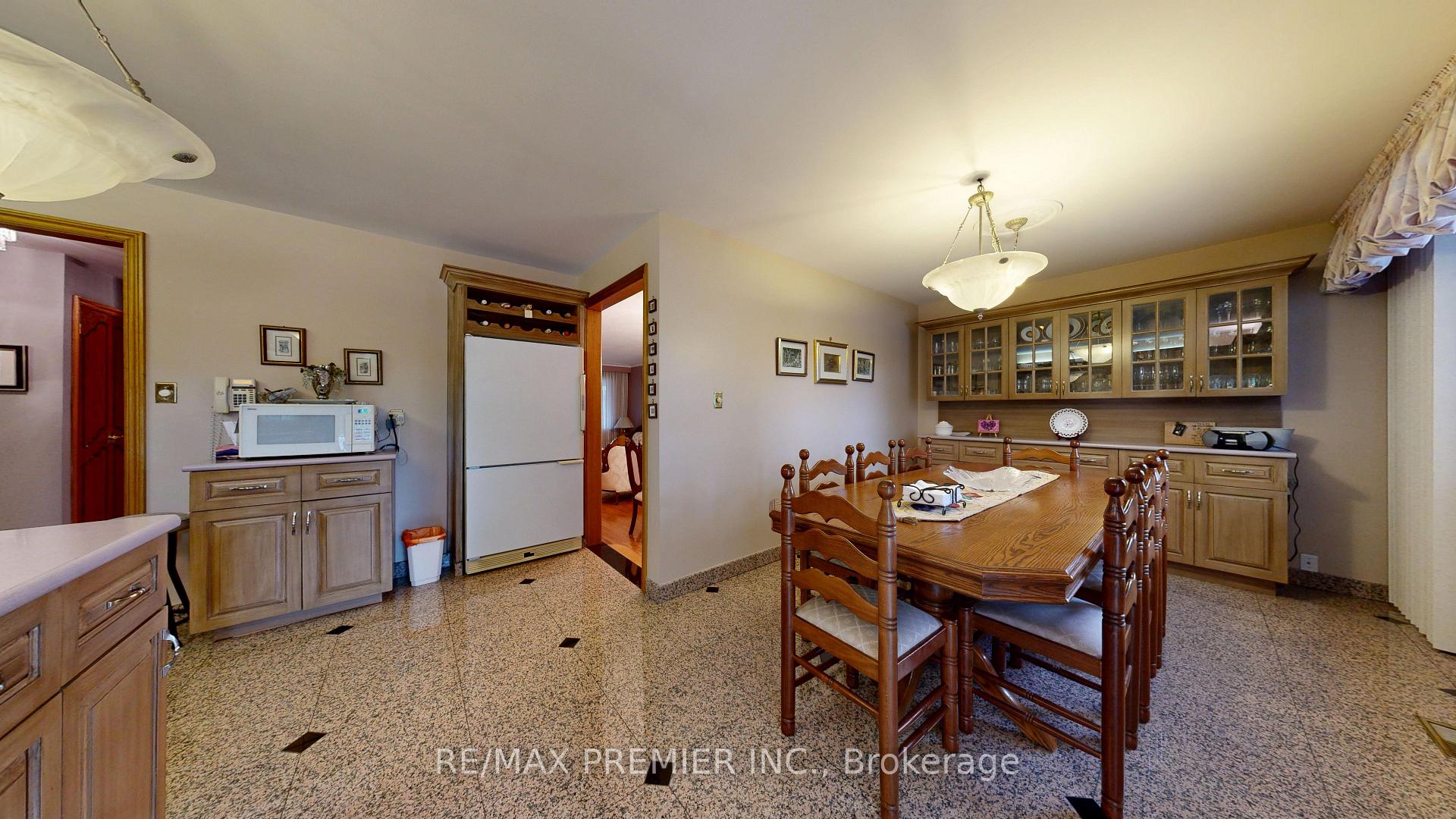 Photo 15 of 55 Chiswick Avenue, North York, Brookhaven-Amesbury — HOMEH