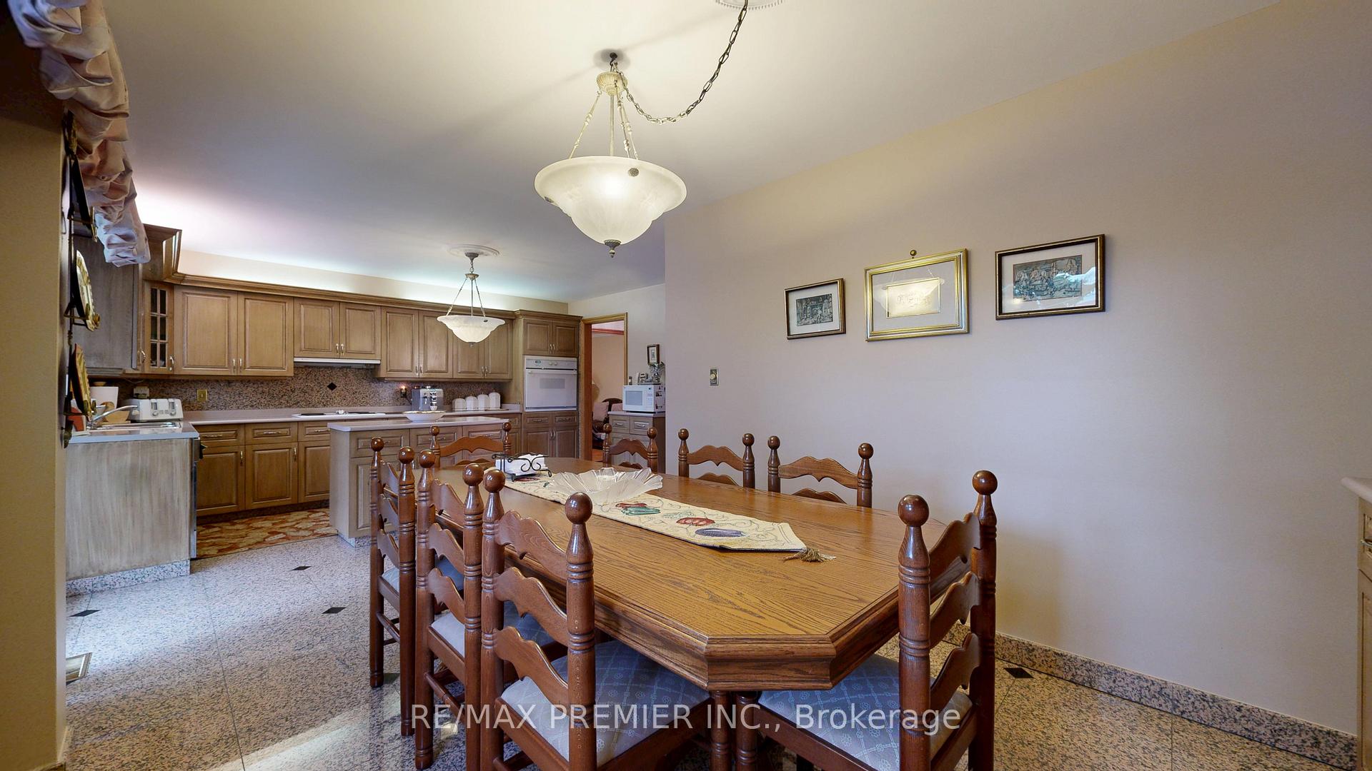 Photo 16 of 55 Chiswick Avenue, North York, Brookhaven-Amesbury — HOMEH