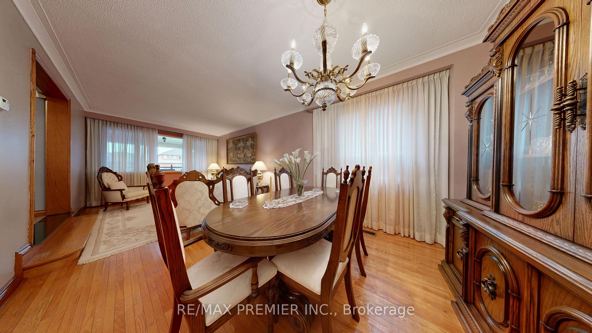 Photo 19 of 55 Chiswick Avenue, North York, Brookhaven-Amesbury — HOMEH