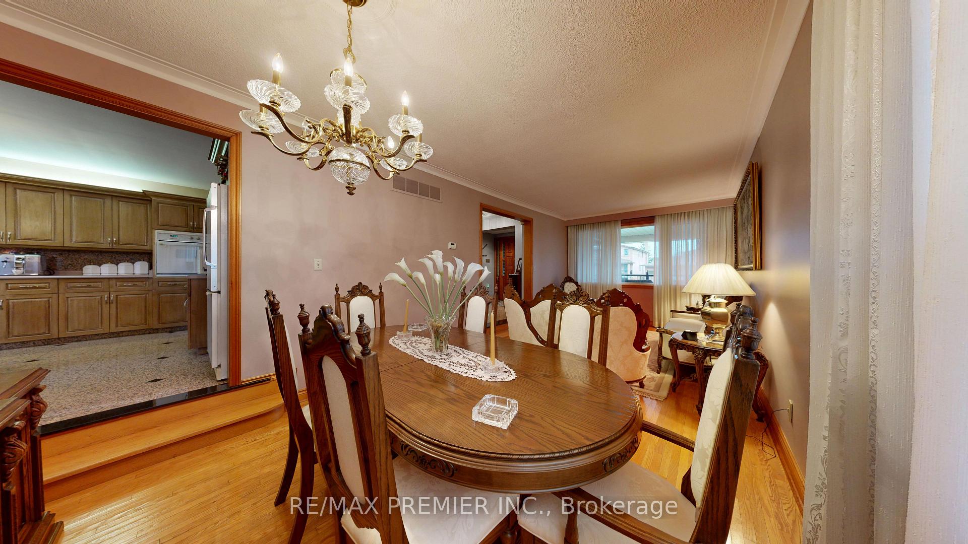 Photo 20 of 55 Chiswick Avenue, North York, Brookhaven-Amesbury — HOMEH