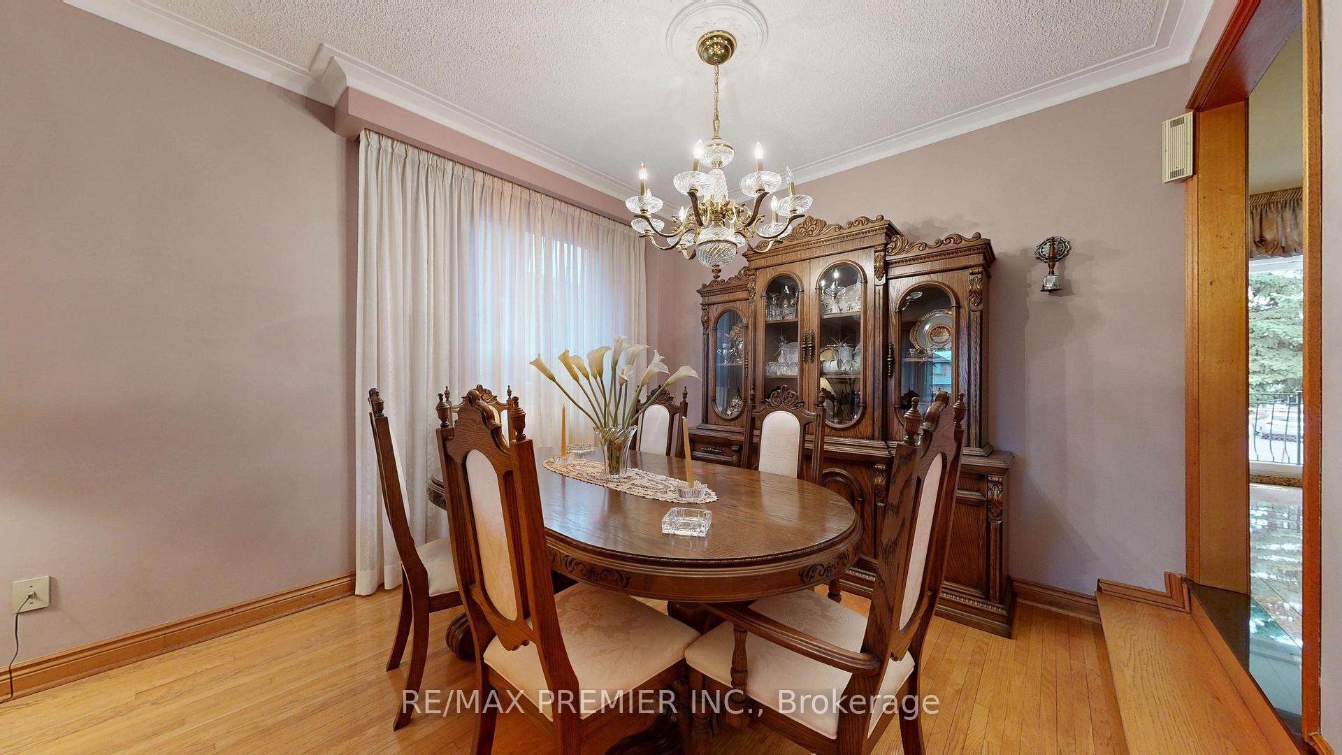 Photo 21 of 55 Chiswick Avenue, North York, Brookhaven-Amesbury — HOMEH