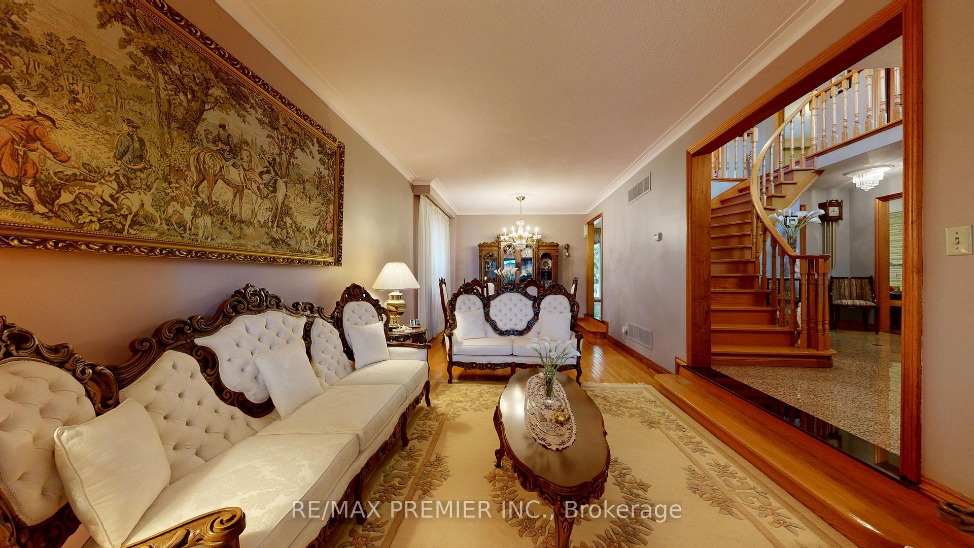 Photo 23 of 55 Chiswick Avenue, North York, Brookhaven-Amesbury — HOMEH
