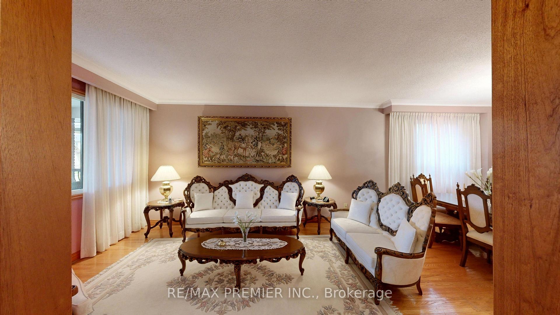 Photo 24 of 55 Chiswick Avenue, North York, Brookhaven-Amesbury — HOMEH