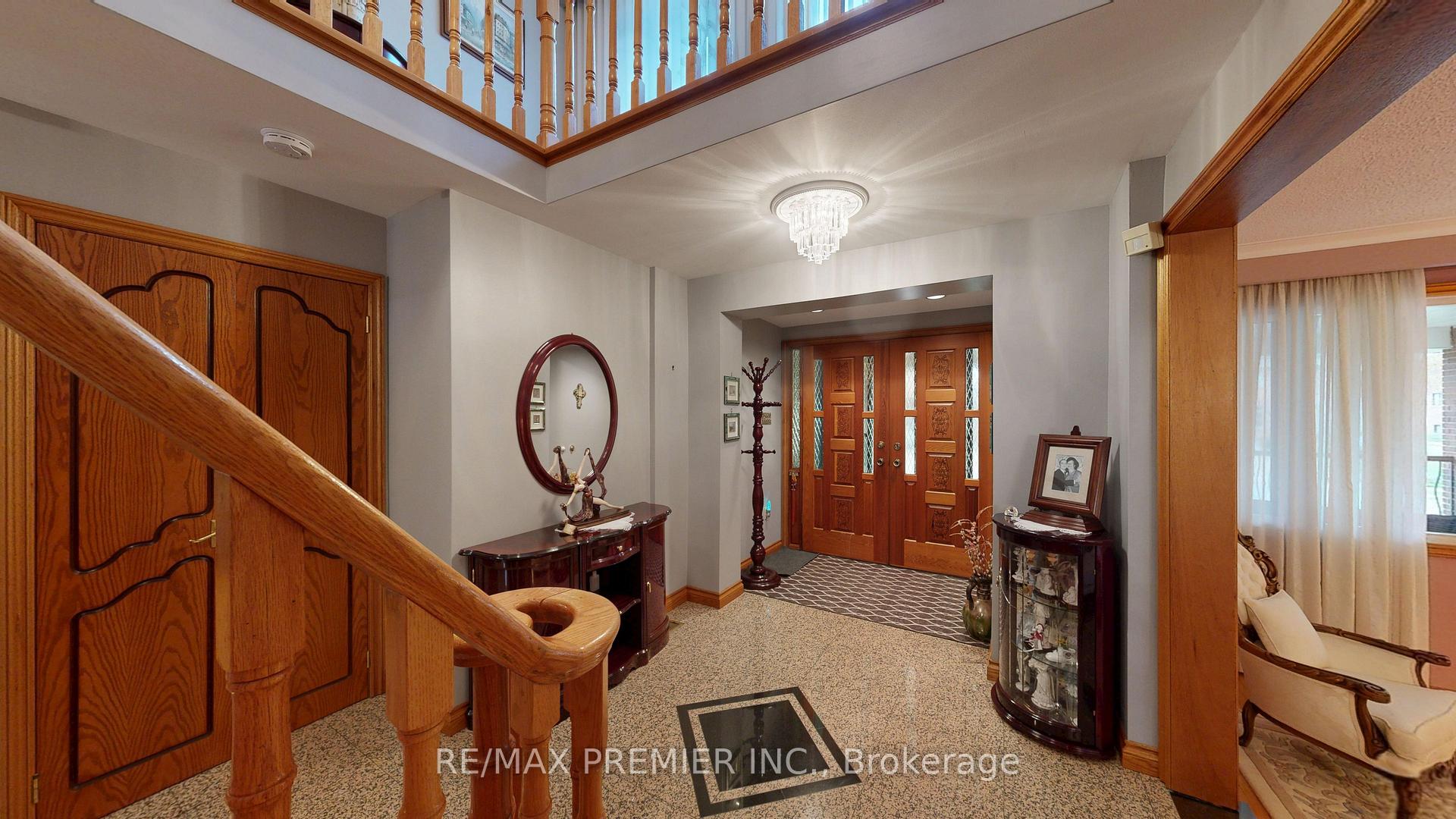 Photo 26 of 55 Chiswick Avenue, North York, Brookhaven-Amesbury — HOMEH