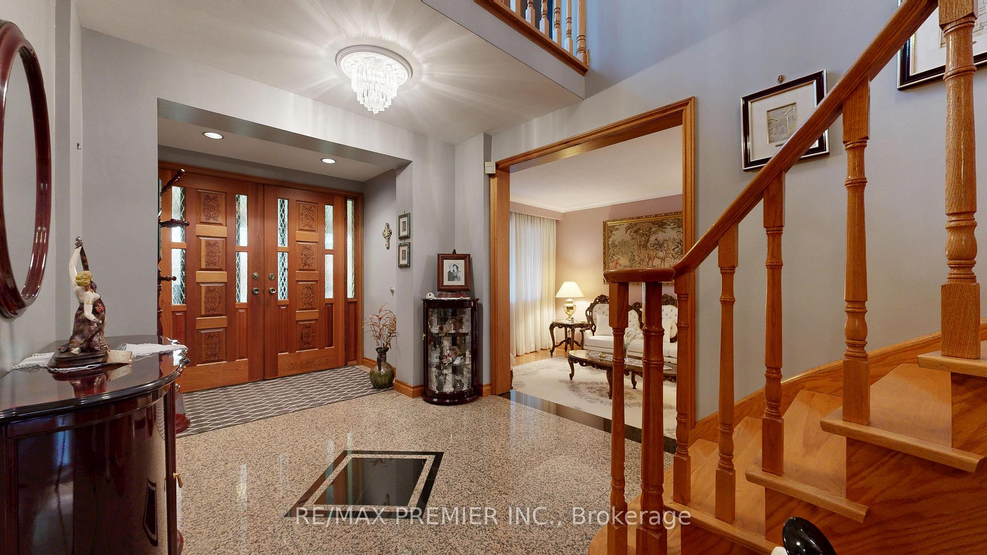 Photo 28 of 55 Chiswick Avenue, North York, Brookhaven-Amesbury — HOMEH
