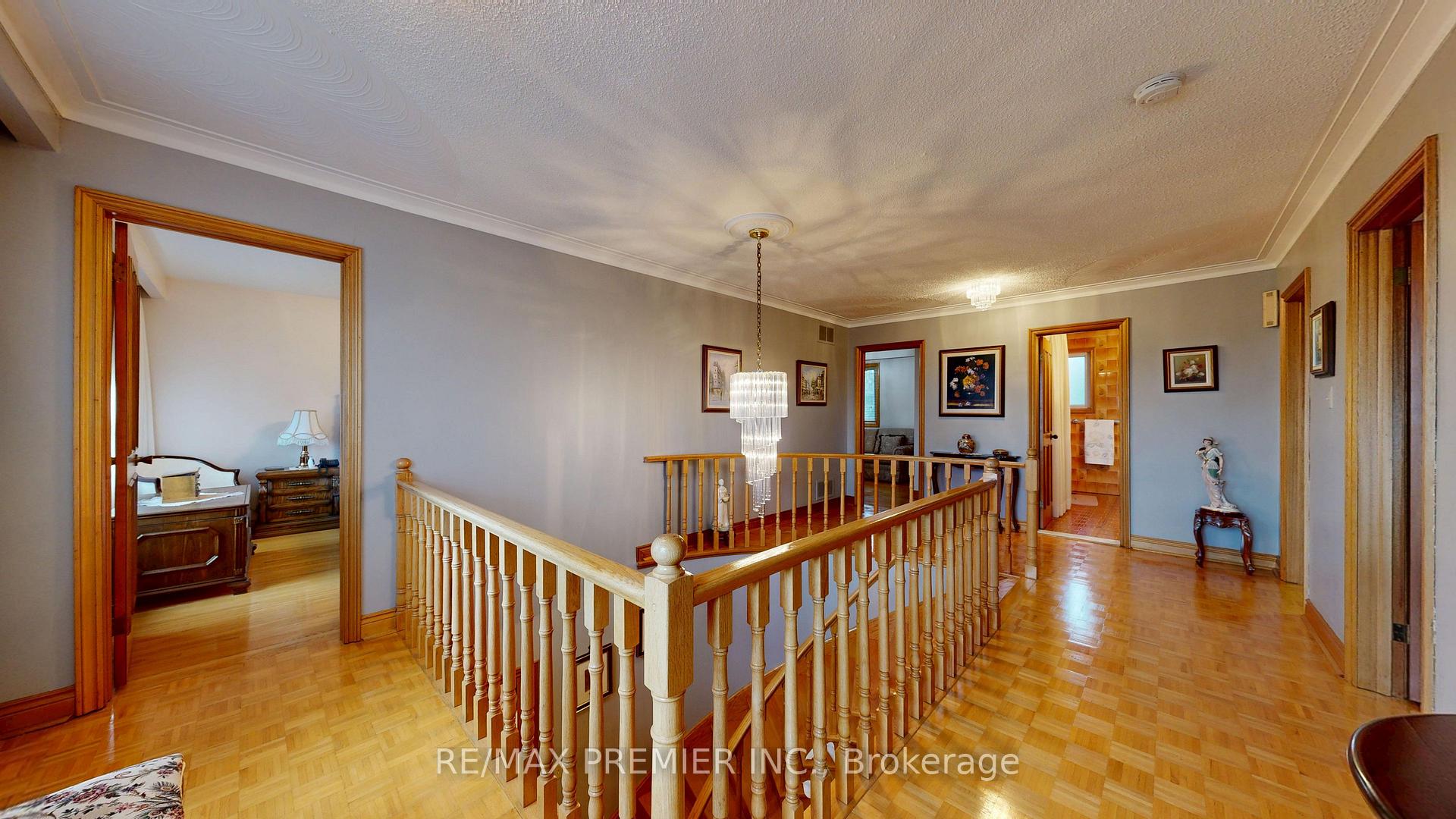 Photo 29 of 55 Chiswick Avenue, North York, Brookhaven-Amesbury — HOMEH
