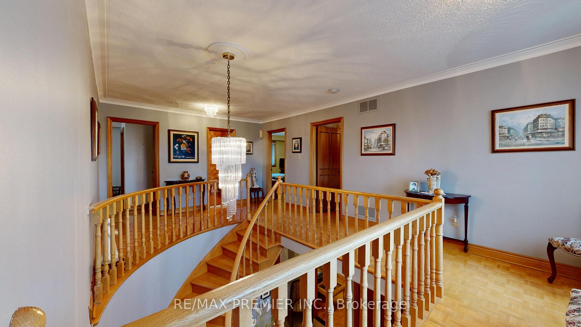 Photo 31 of 55 Chiswick Avenue, North York, Brookhaven-Amesbury — HOMEH