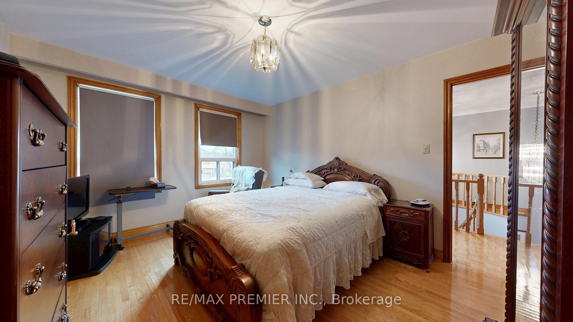 Photo 32 of 55 Chiswick Avenue, North York, Brookhaven-Amesbury — HOMEH