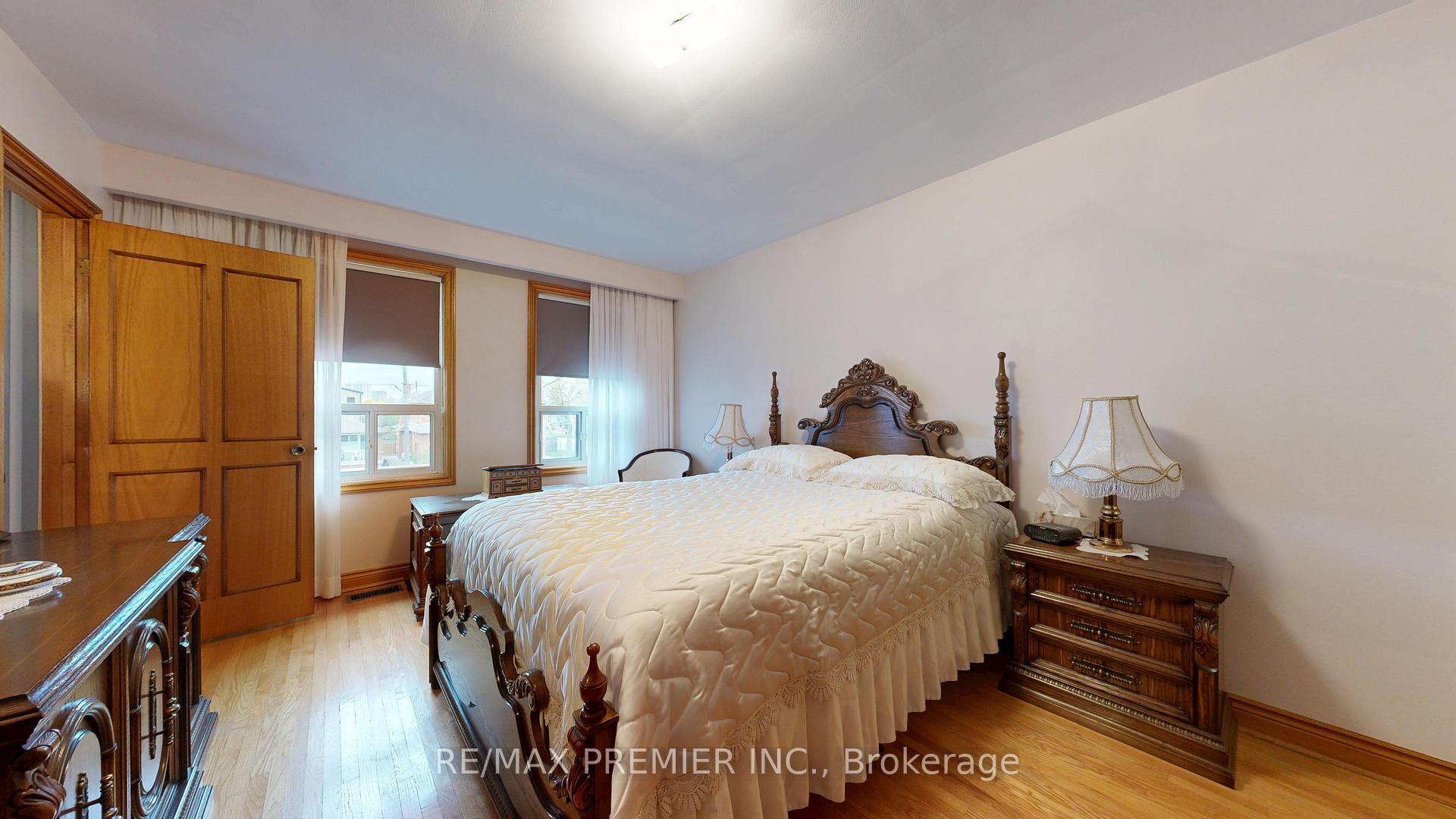 Photo 36 of 55 Chiswick Avenue, North York, Brookhaven-Amesbury — HOMEH