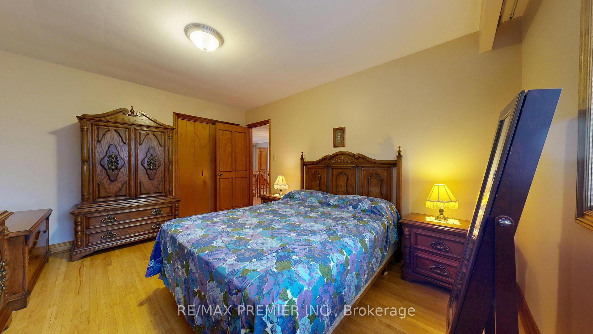 Photo 38 of 55 Chiswick Avenue, North York, Brookhaven-Amesbury — HOMEH