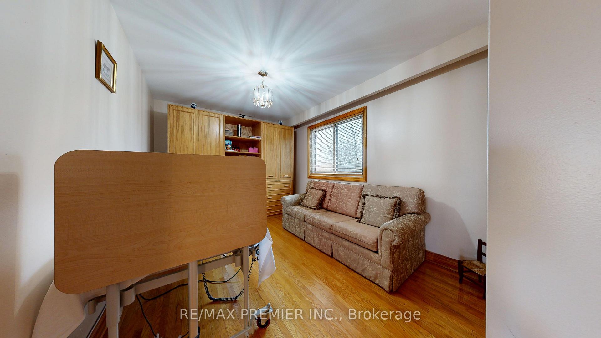 Photo 42 of 55 Chiswick Avenue, North York, Brookhaven-Amesbury — HOMEH