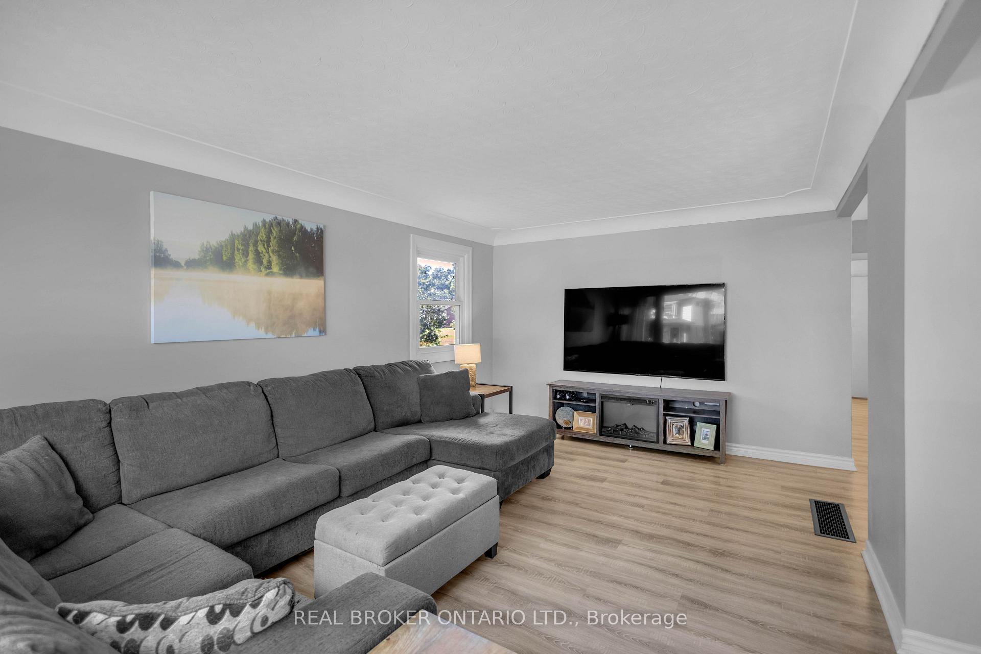Photo 5 of 46 Dufferin Street, Brant, Burford — HOMEH