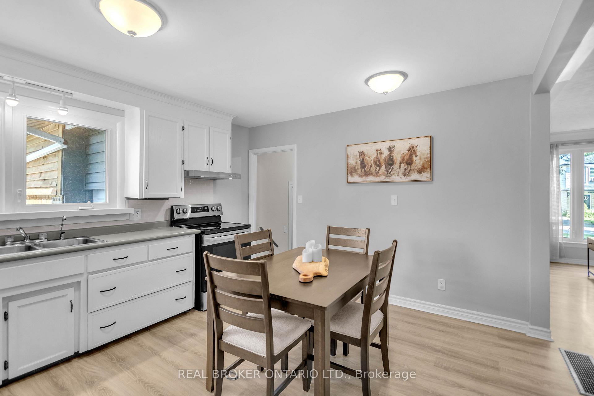 Photo 8 of 46 Dufferin Street, Brant, Burford — HOMEH