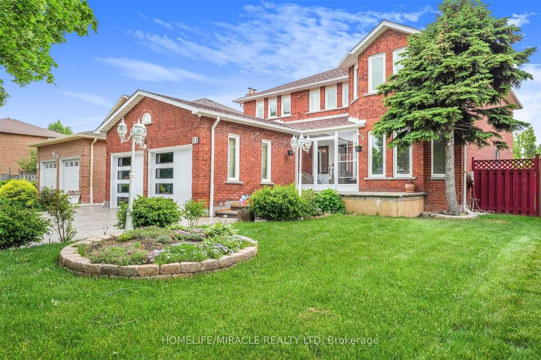 Photo 2 of 11 Phelps Drive, Brampton, Northwood Park — HOMEH