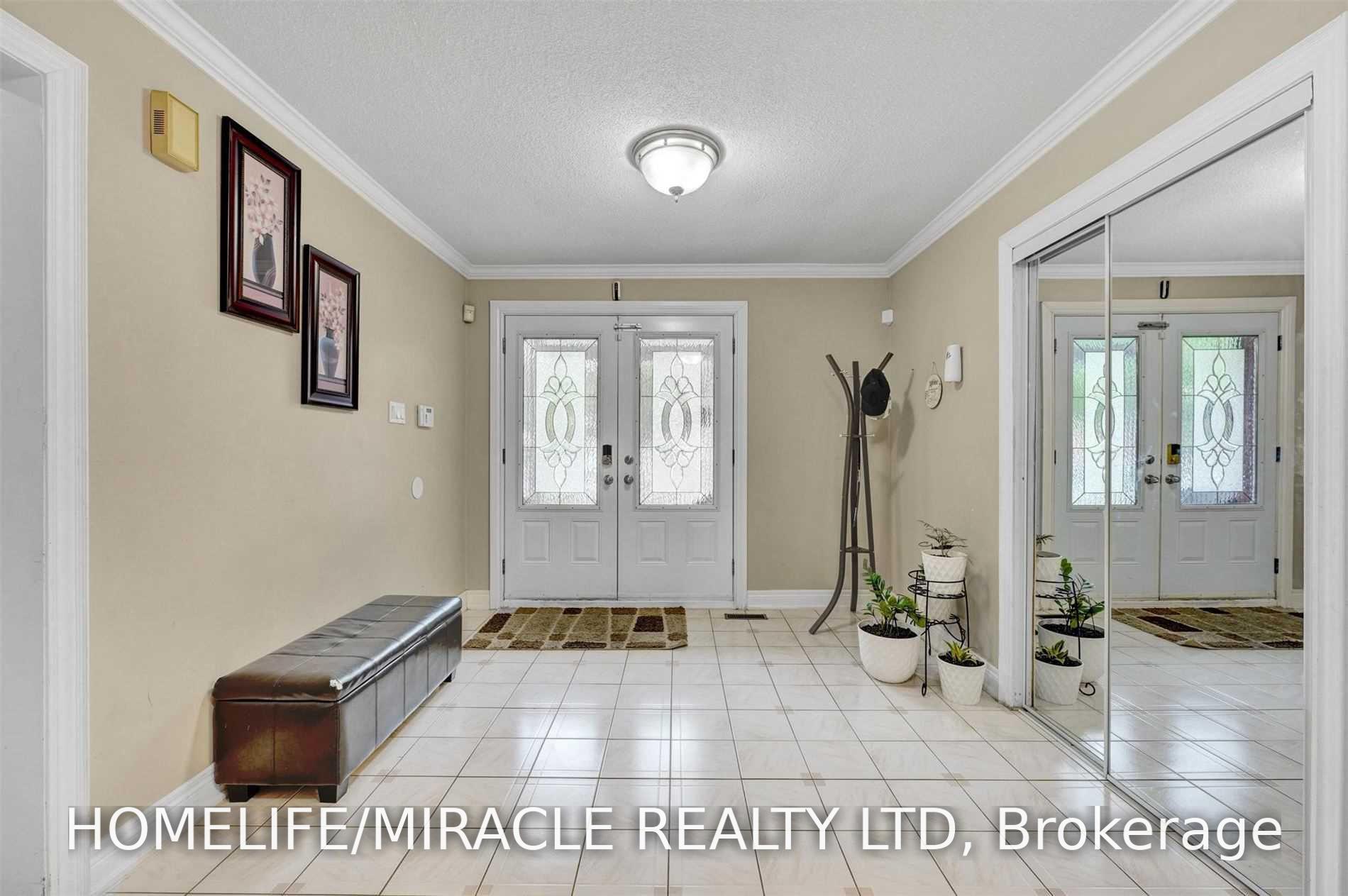 Photo 3 of 11 Phelps Drive, Brampton, Northwood Park — HOMEH