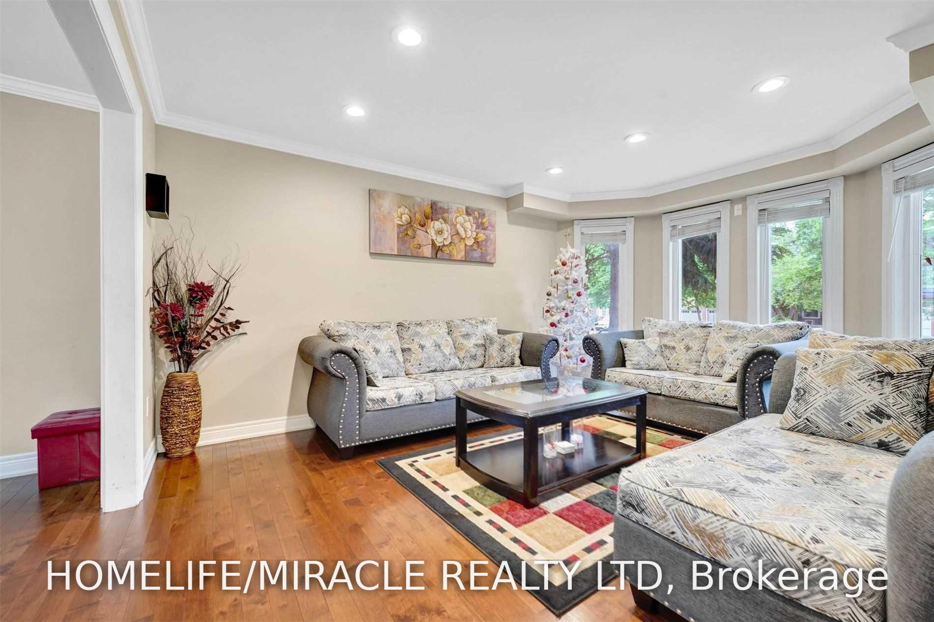 Photo 4 of 11 Phelps Drive, Brampton, Northwood Park — HOMEH