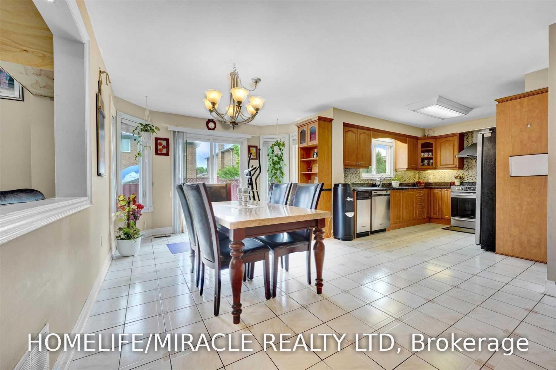 Photo 14 of 11 Phelps Drive, Brampton, Northwood Park — HOMEH