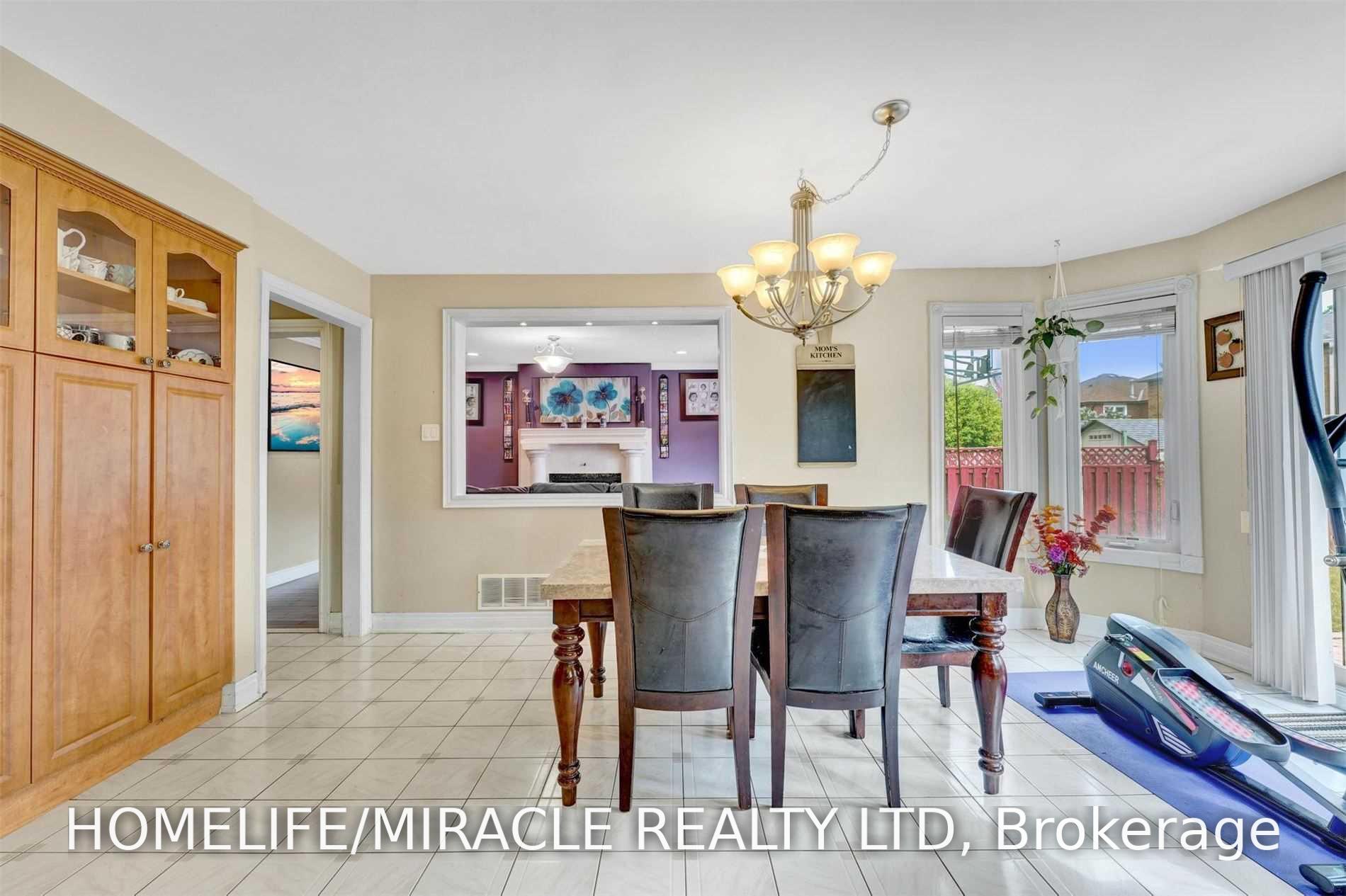 Photo 15 of 11 Phelps Drive, Brampton, Northwood Park — HOMEH
