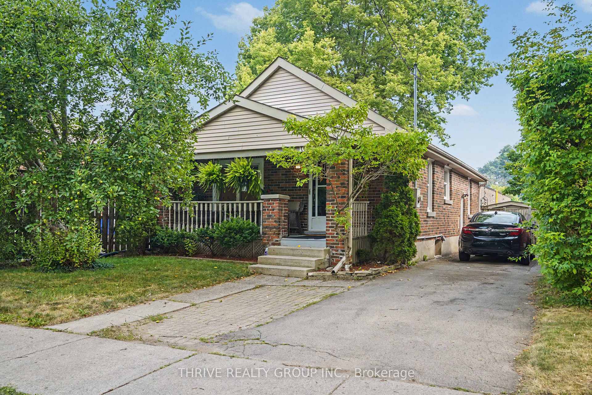 Photo 3 of 10 Byron Avenue E, London, South F — HOMEH