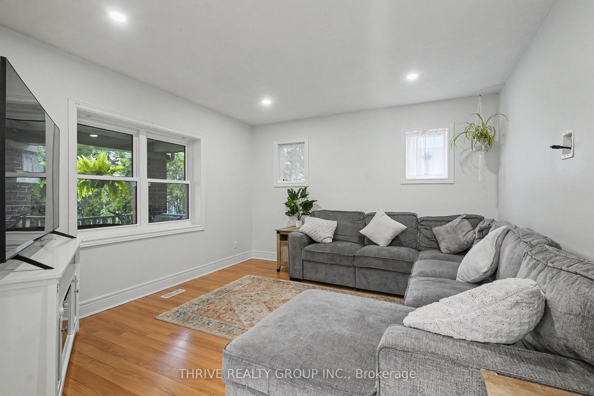 Photo 7 of 10 Byron Avenue E, London, South F — HOMEH