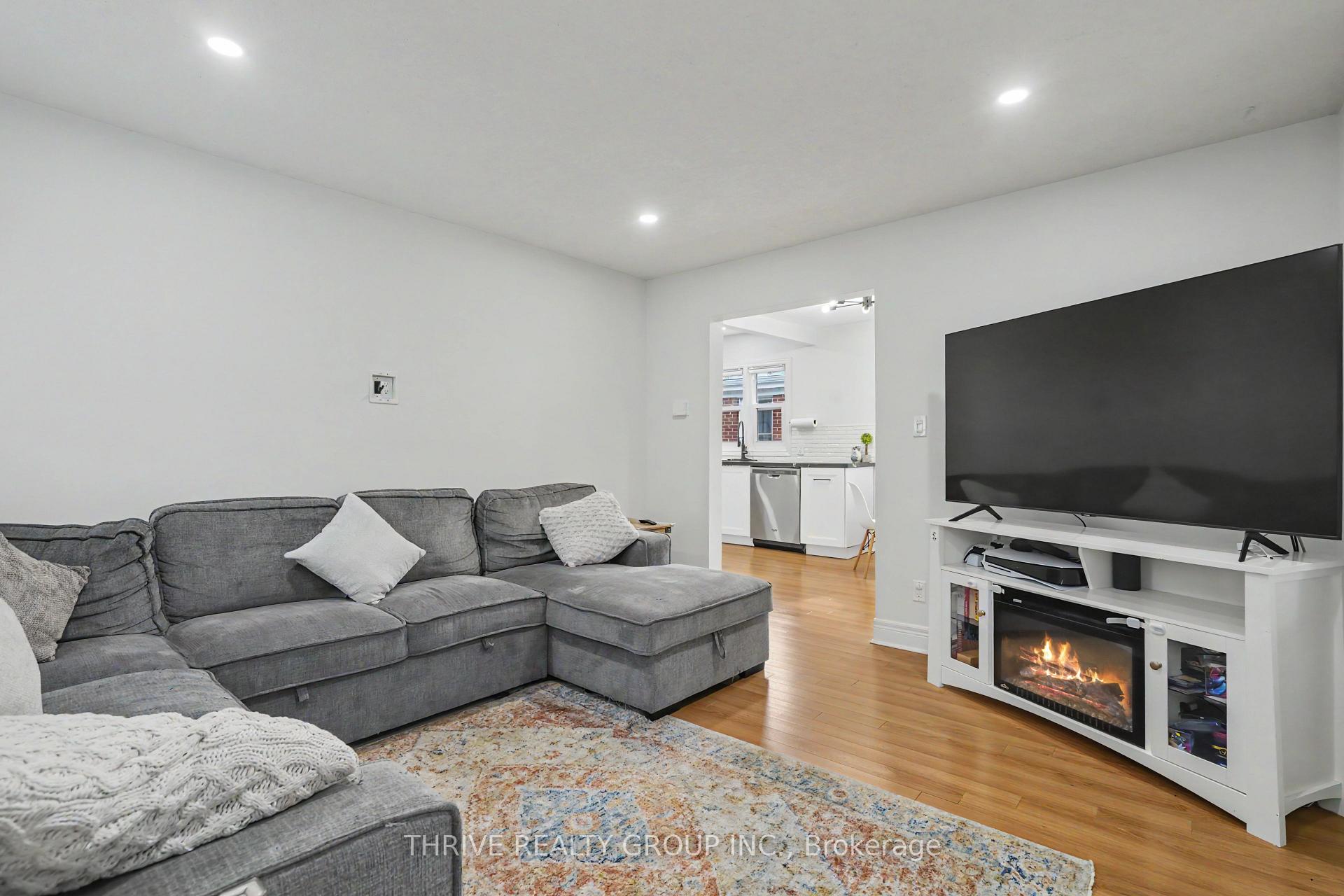 Photo 8 of 10 Byron Avenue E, London, South F — HOMEH
