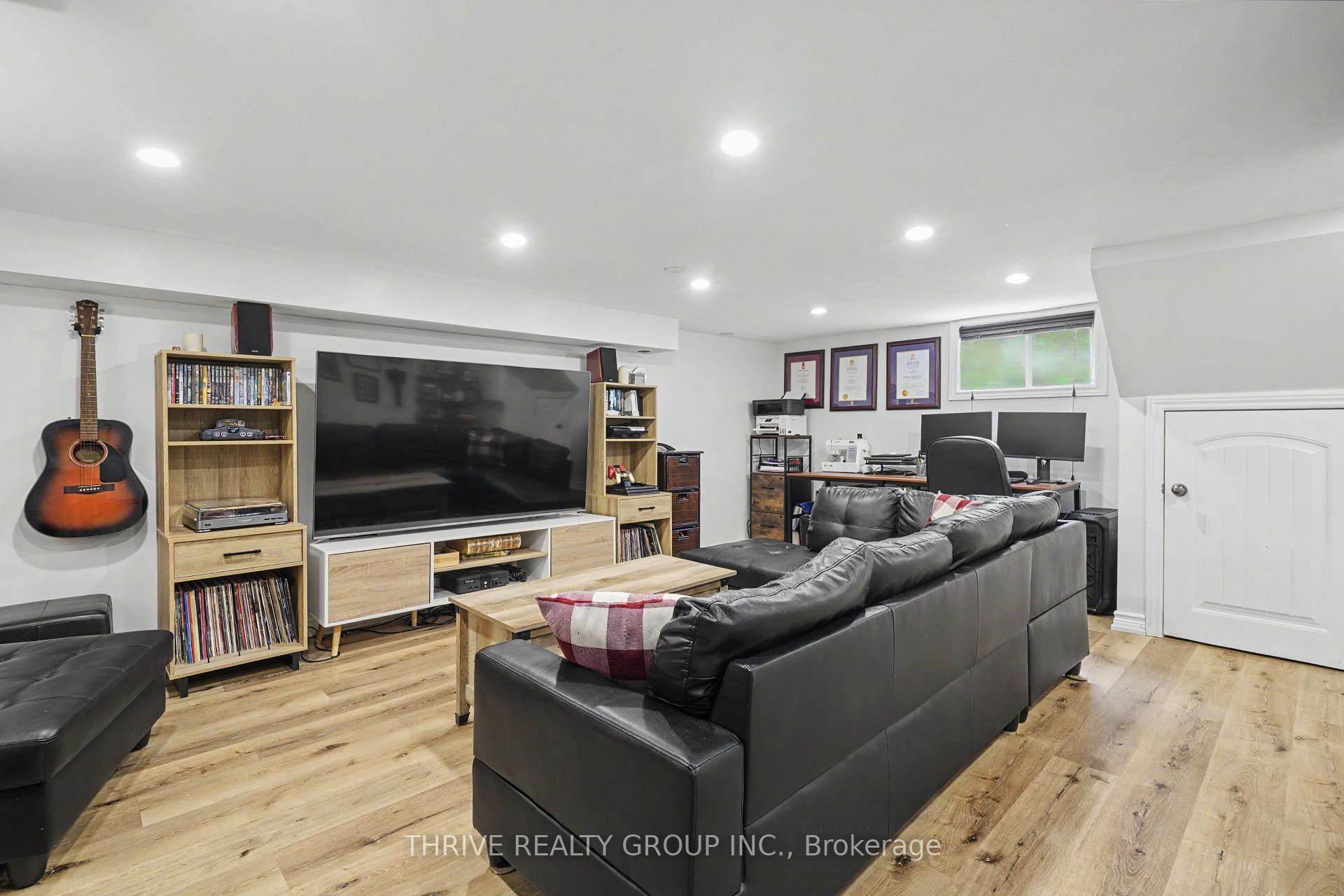 Photo 28 of 10 Byron Avenue E, London, South F — HOMEH