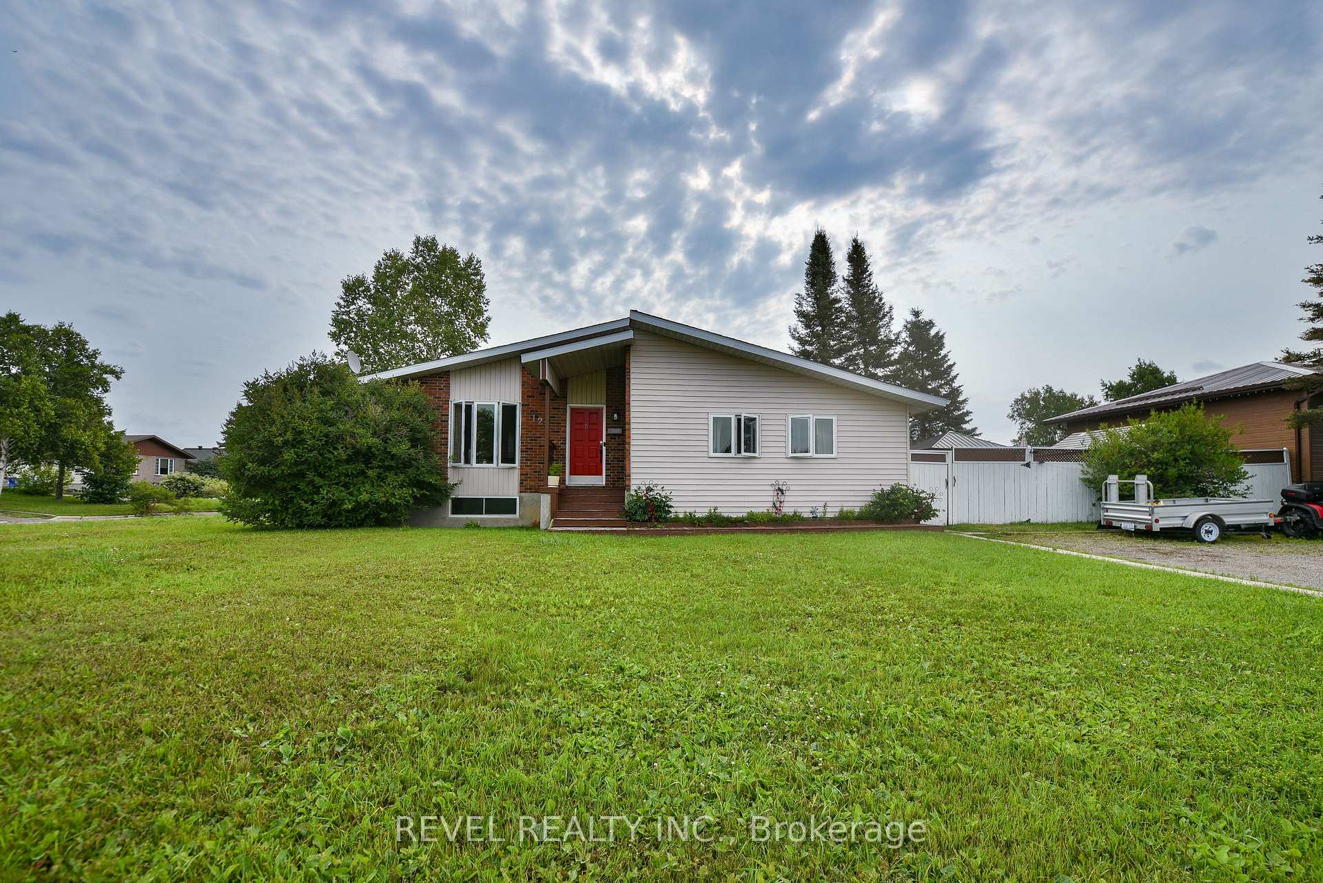 Photo 2 of 127 Spillenaar Street, Timmins, Porcupine - West — HOMEH
