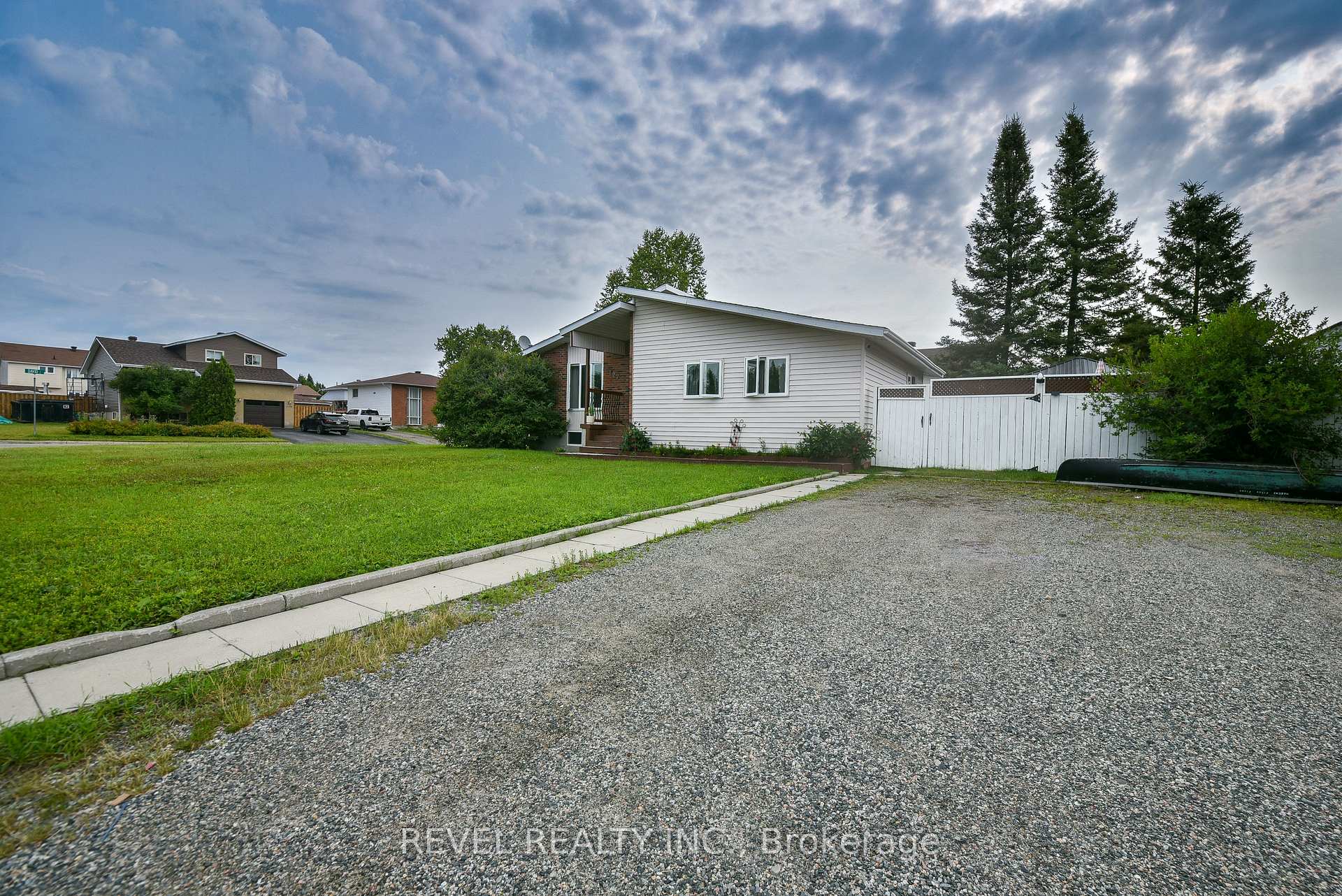 Photo 4 of 127 Spillenaar Street, Timmins, Porcupine - West — HOMEH