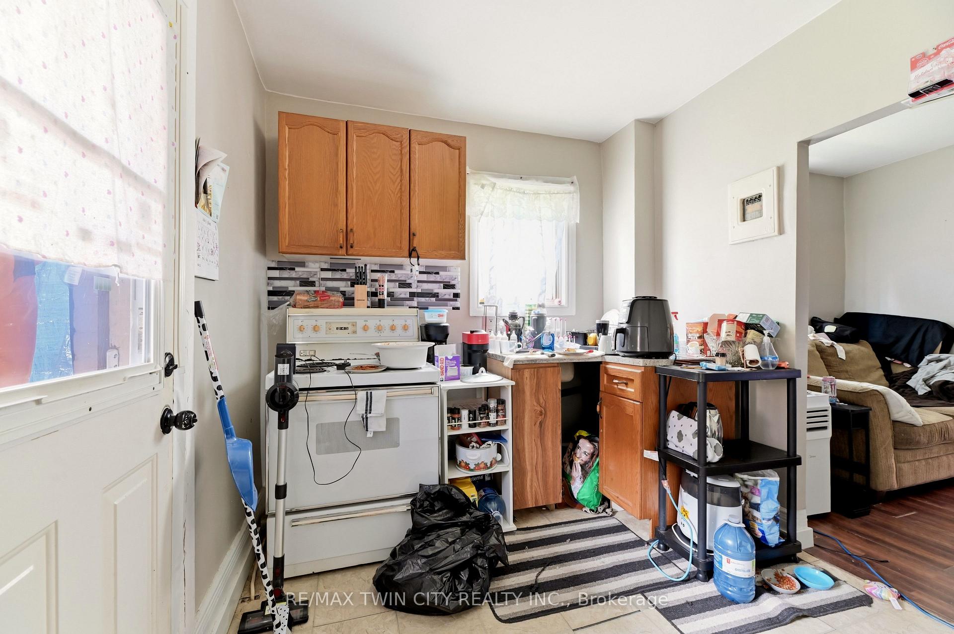 Photo 17 of 13 Usher Street, Brantford, Downtown Core — HOMEH