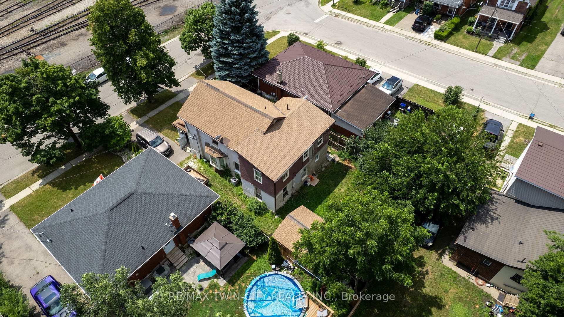 Photo 32 of 13 Usher Street, Brantford, Downtown Core — HOMEH