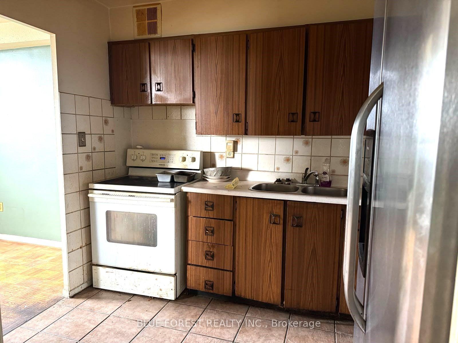 Photo 3 of Unit 1009, 5 Shady Golfway, Toronto, Flemingdon Park — HOMEH