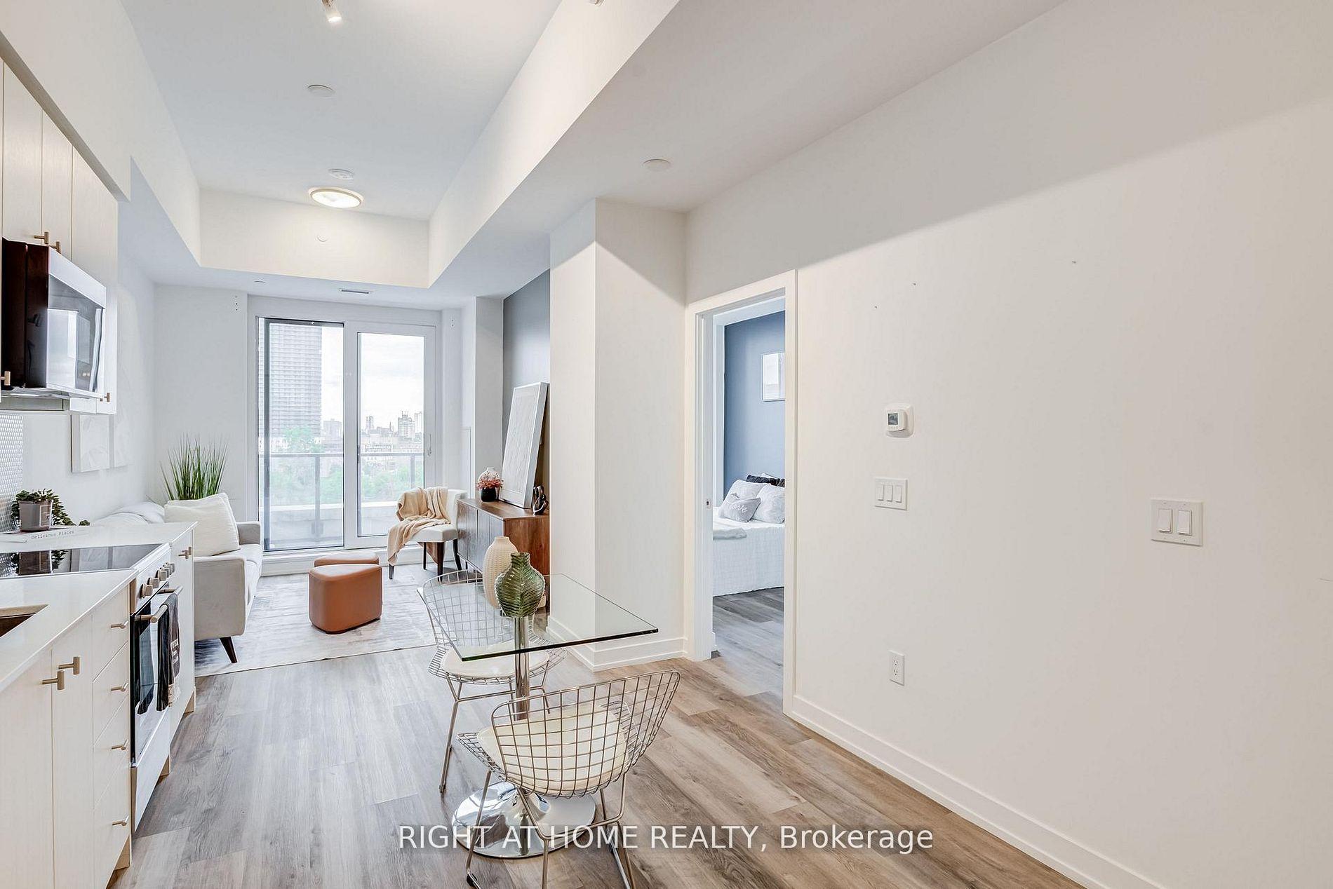 Photo 3 of Unit 301, 15 Wellington Street S, Kitchener, Cherry Hill — HOMEH