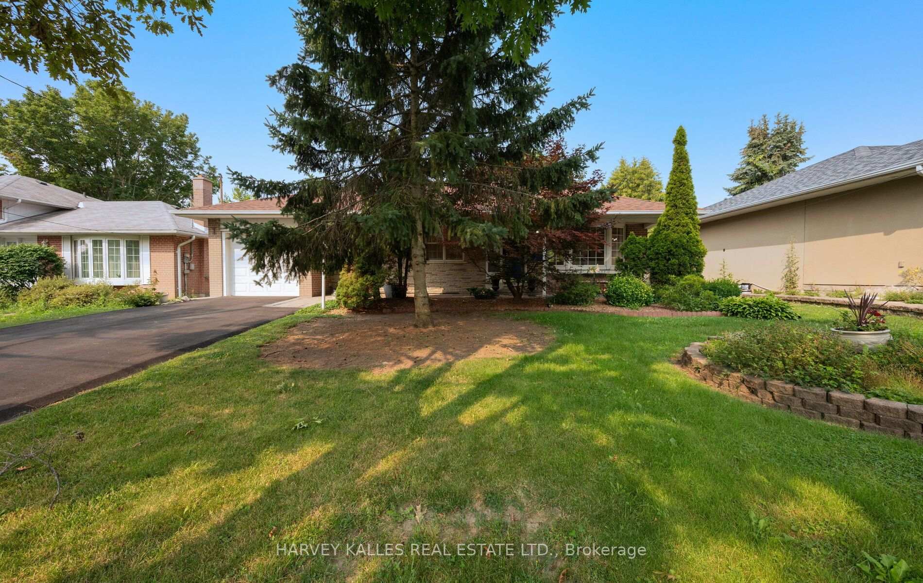 Photo 2 of 20 Willowgate Drive, Markham, Bullock — HOMEH